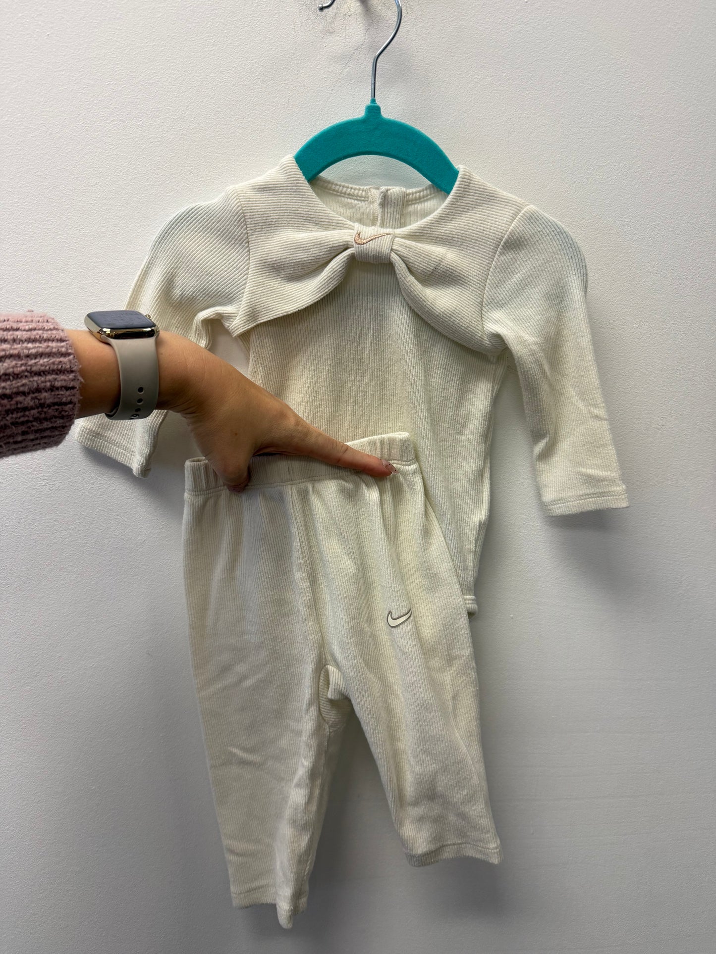 NIKE ONESIE OUTFIT SIZE 0-6M