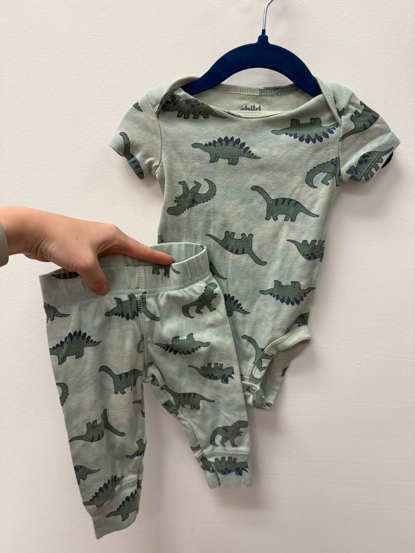 CARTERS DINO OUTFIT SIZE 3-6M