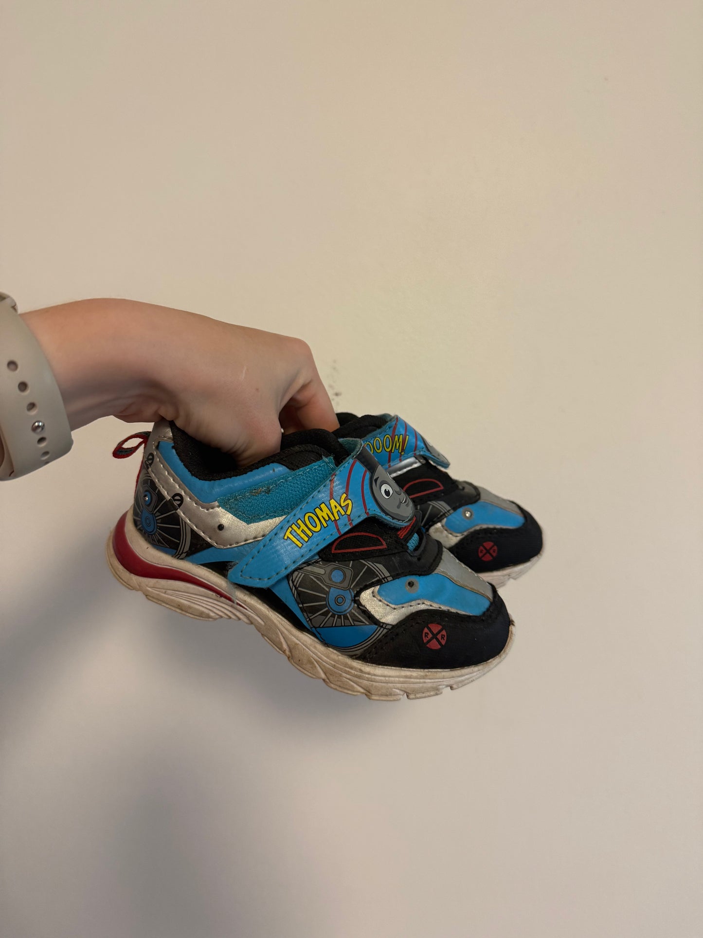 LIGHT UP THOMAS THE TRAIN SHOES SIZE 8
