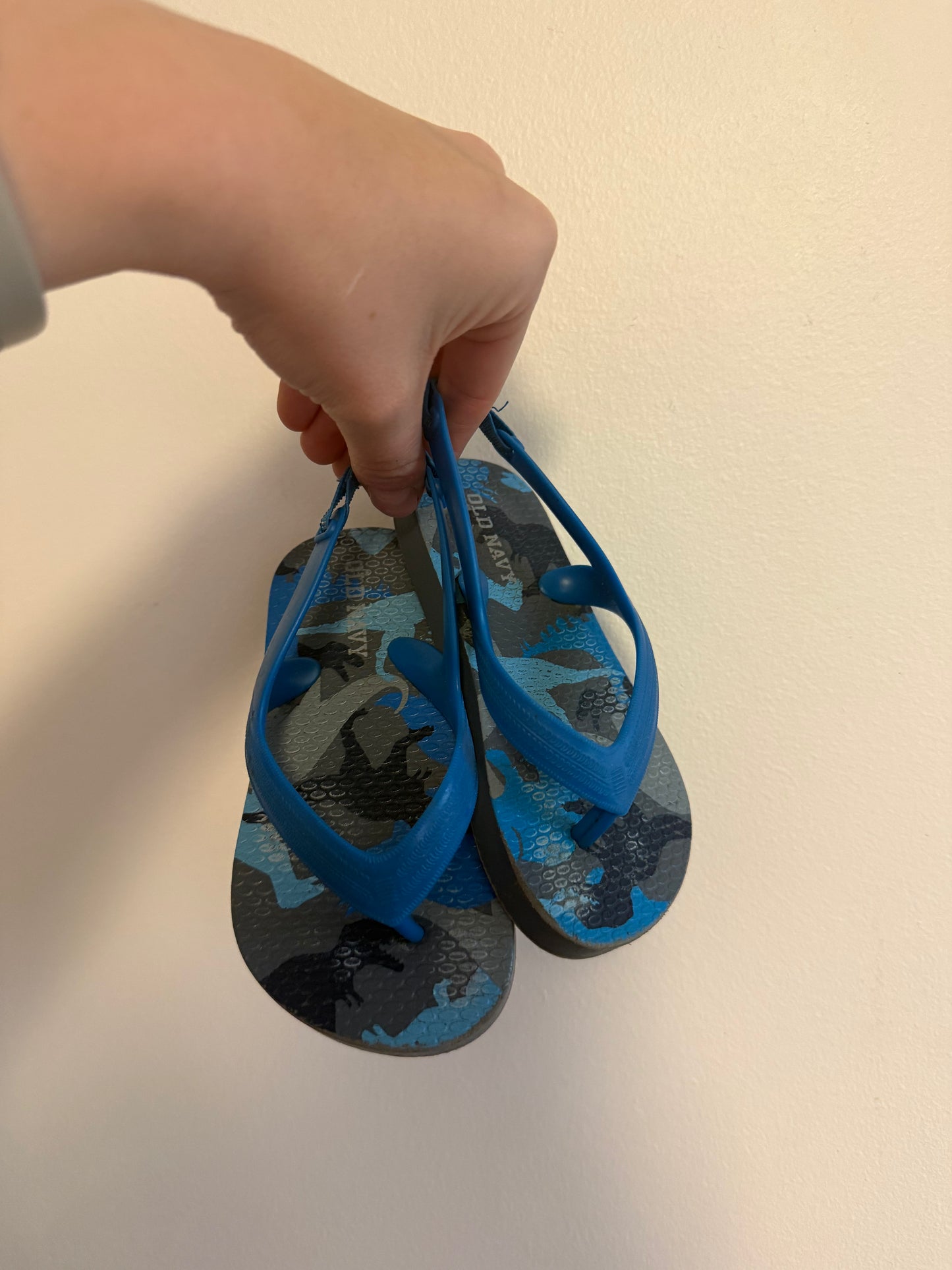 OLD NAVY FLIP FLOPS SIZE 6