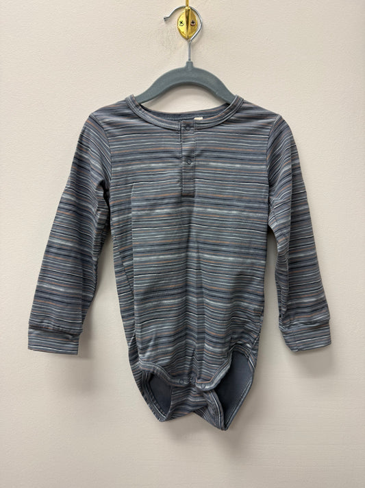 FIXONI LONG SLEEVE ONESIE SIZE 24M
