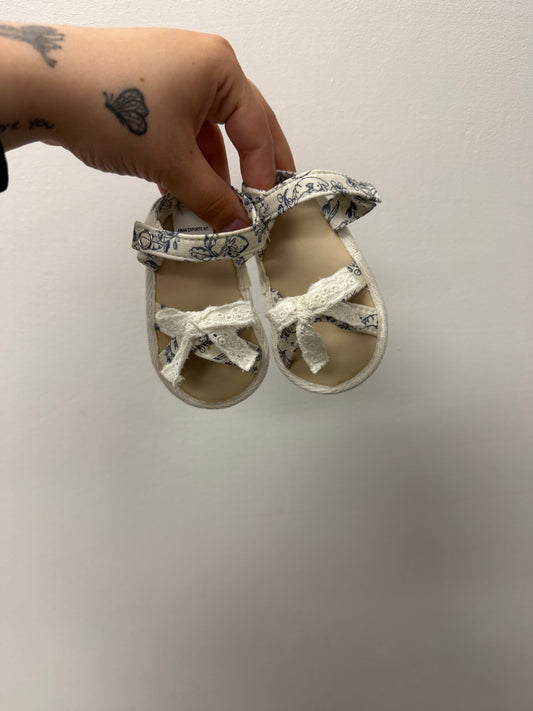 FLORAL SHOES SIZE 0-6M