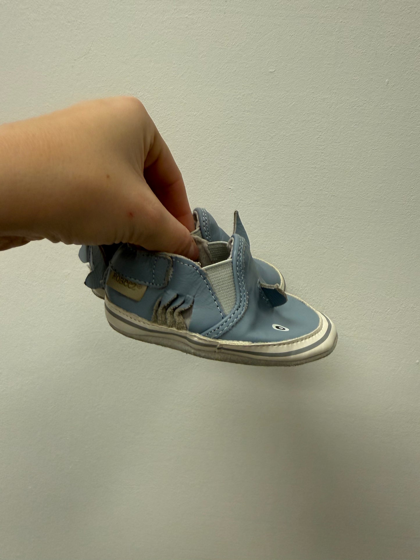 ROBEEZ (SHARK) SIZE 6-12M