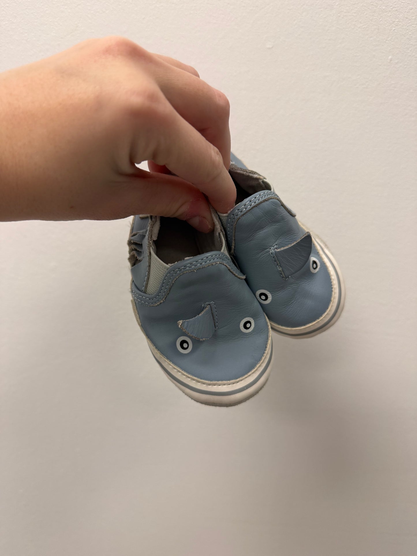 ROBEEZ (SHARK) SIZE 6-12M