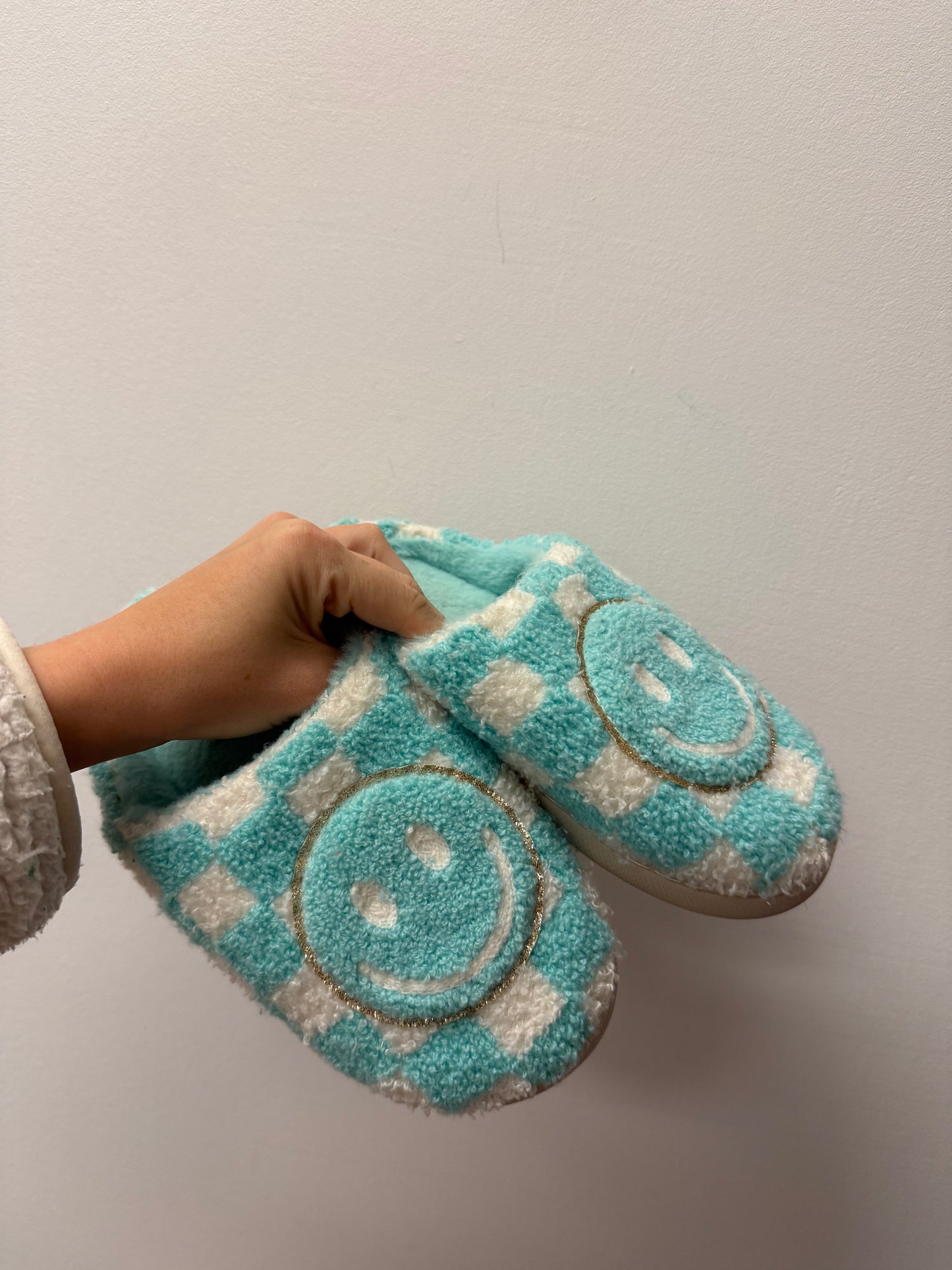 BLUE CHECKERED SLIPPERS SIZE YOUTH 3-4