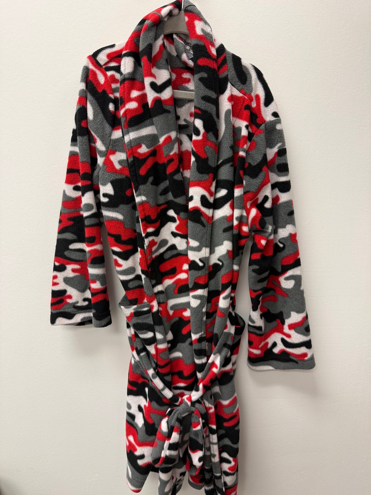 CHAMPIONSHIP FLEECE ROBE SIZE 12-14