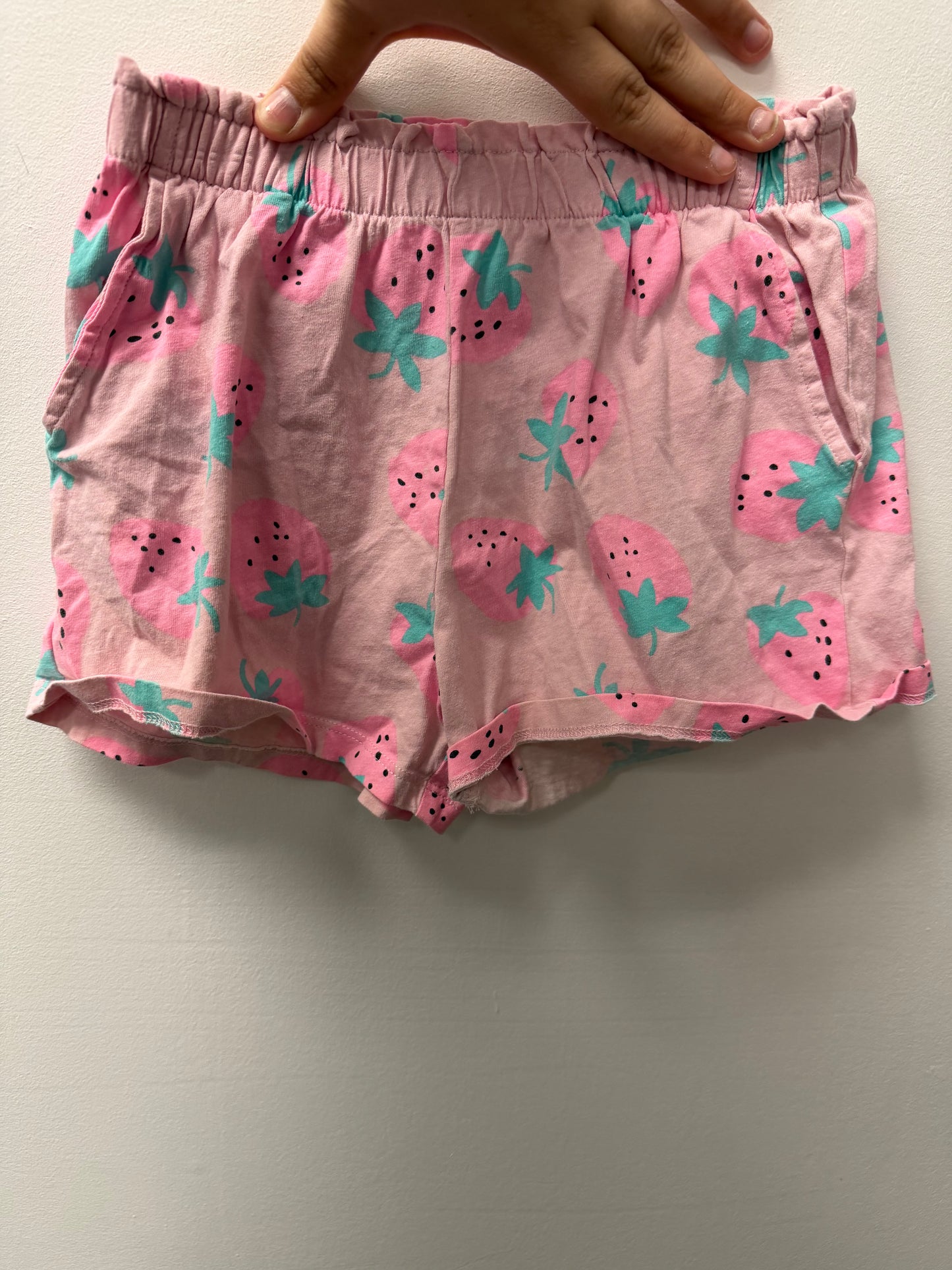 H&M STRAWBERRY SHORTS SIZE 6-7