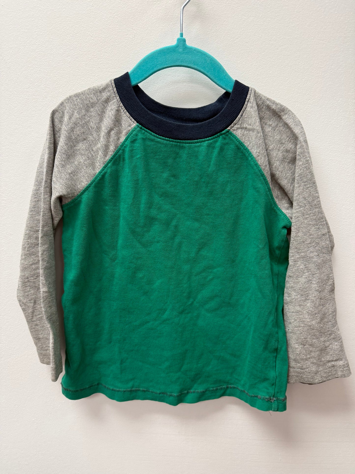OLD NAVY LONG SLEEVE SIZE 3T