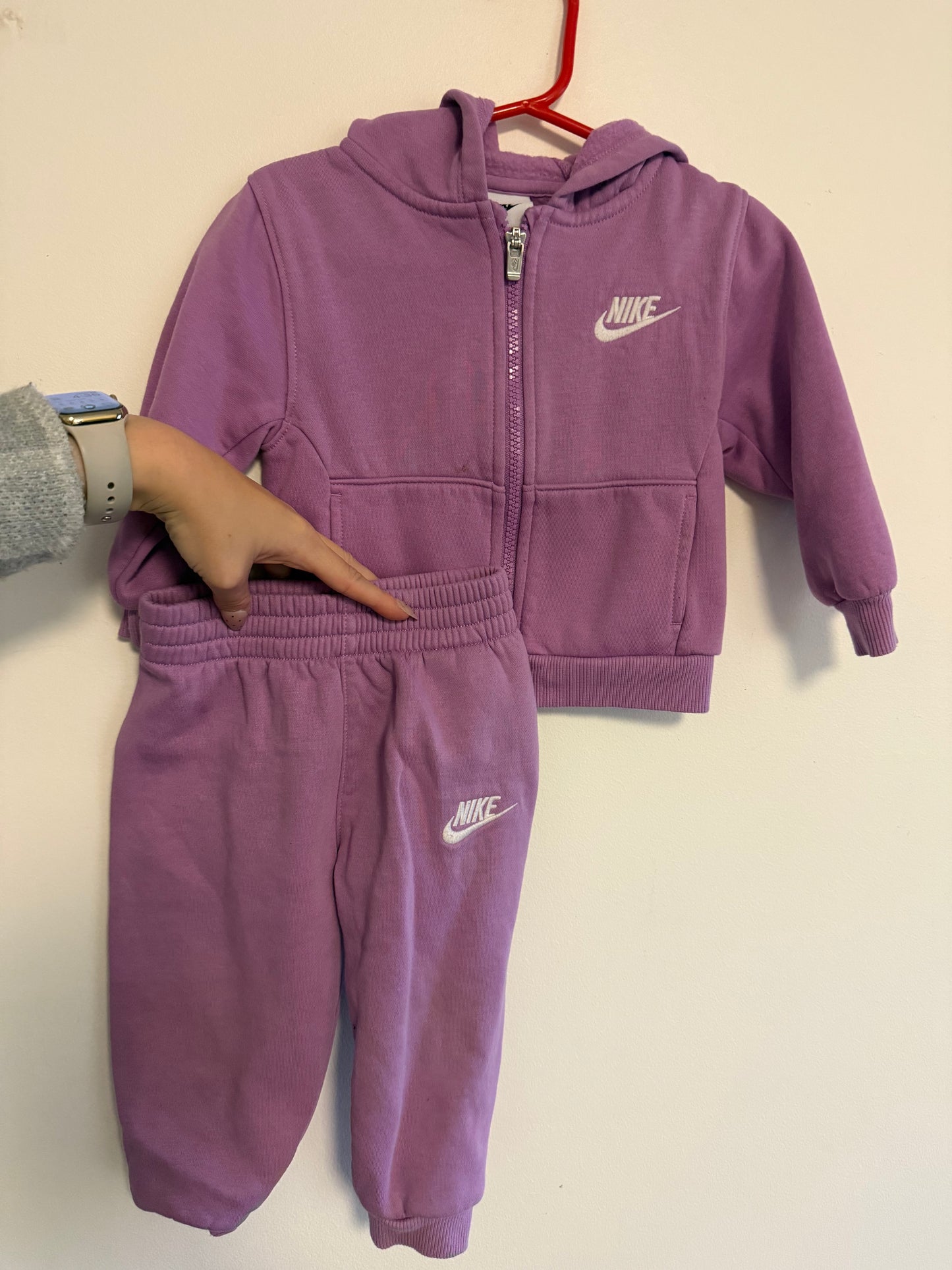 NIKE PURPLE TRACKSUIT SIZE 18M (PLAY)