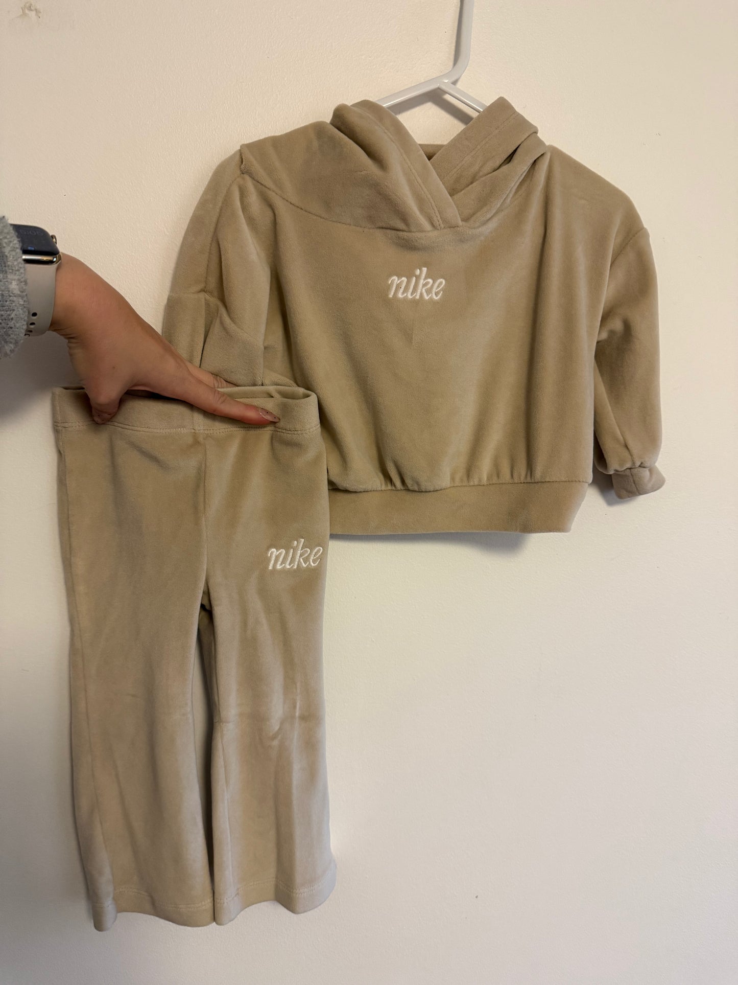 NIKE 2 PIECE OUTFIT SIZE 18M