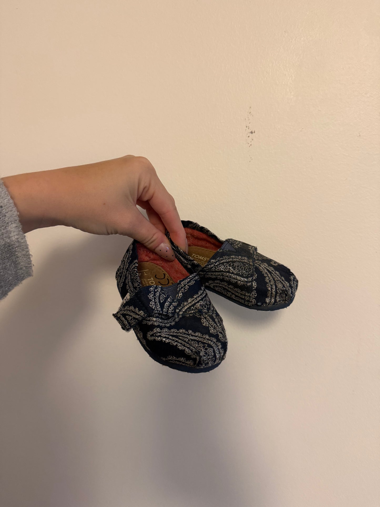 TOMS PAISLEY PRINT SIZE 4