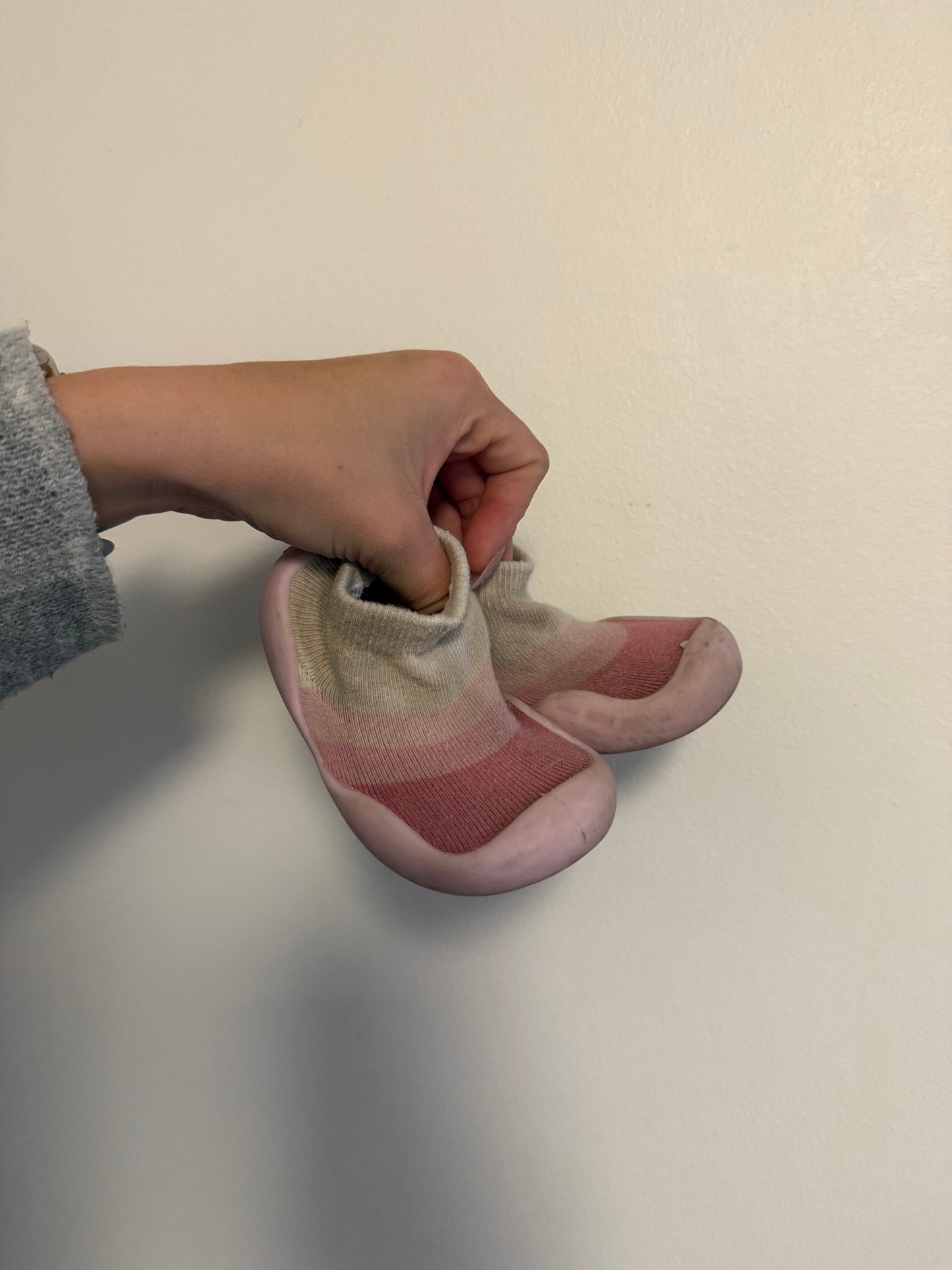 EARLY WALKER SHOES SIZE 12-24M