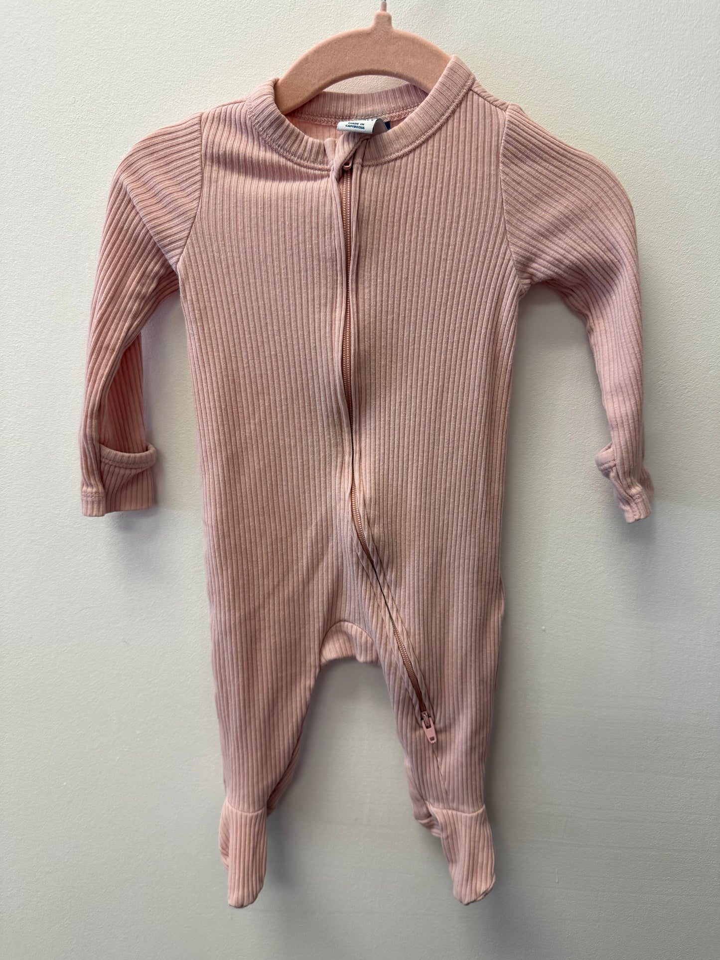 OLD NAVY PINK RIPPED SLEEPER SIZE 0-3M