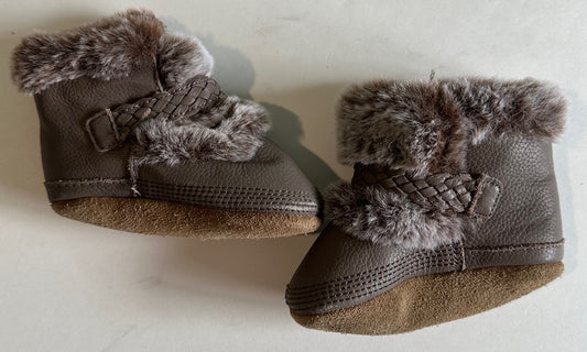 *Play* Robeez, Dark Grey Fur Booties - 6-12 Months