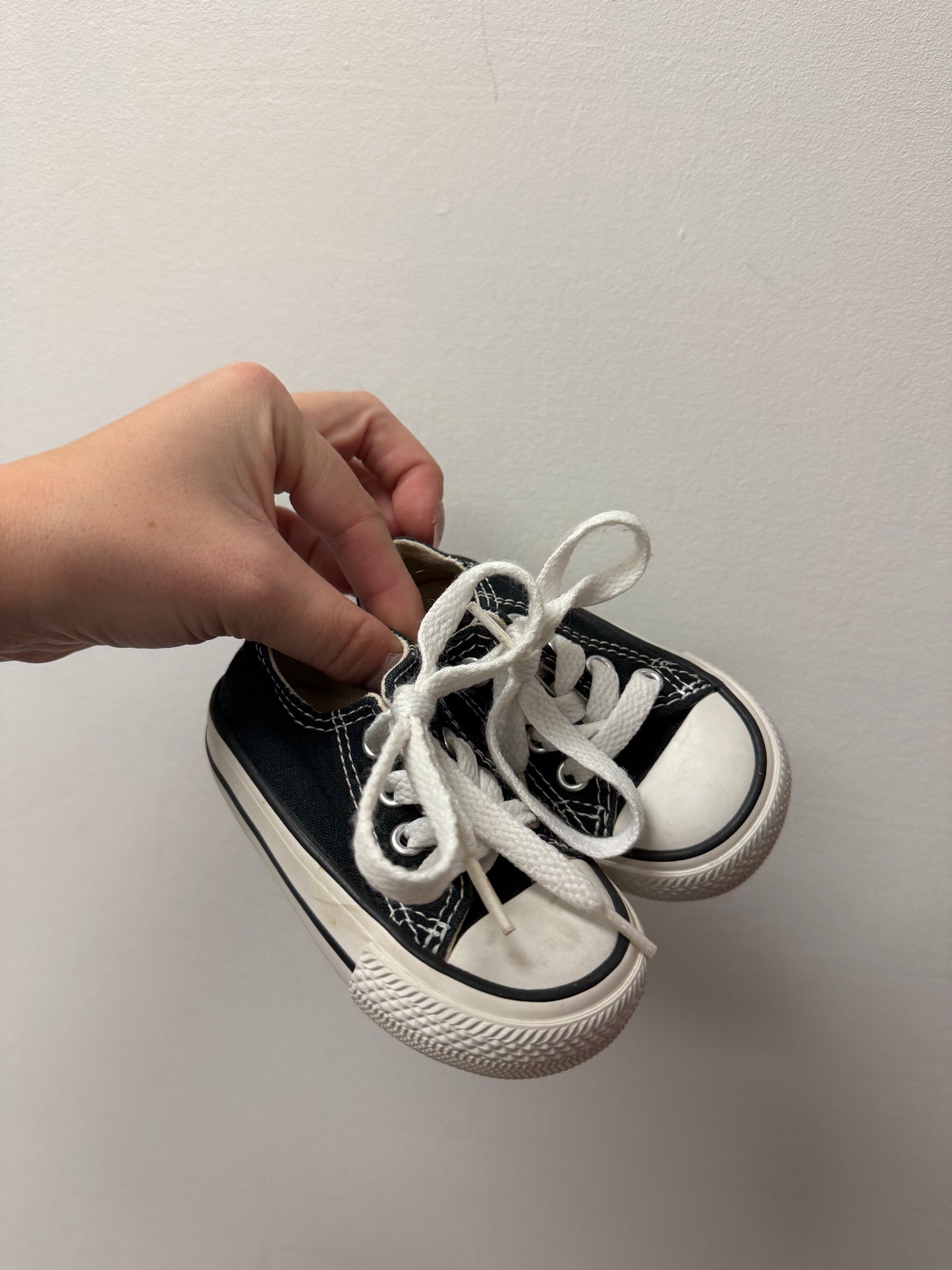 CONVERSE SHOES SIZE 3