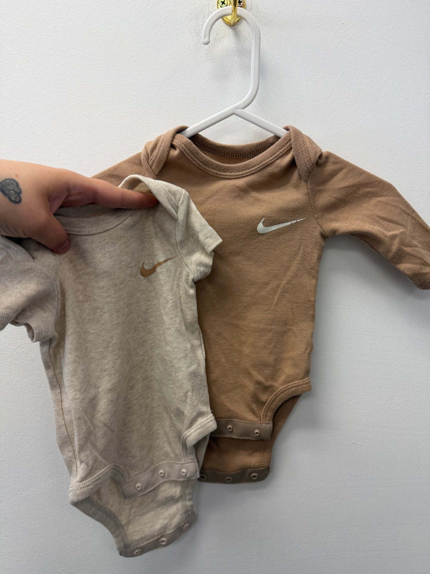 NIKE 3 PIECE OUTFIT SIZE 3M