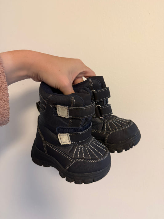 CHILDRENS PLACE WINTER BOOTS SIZE 4