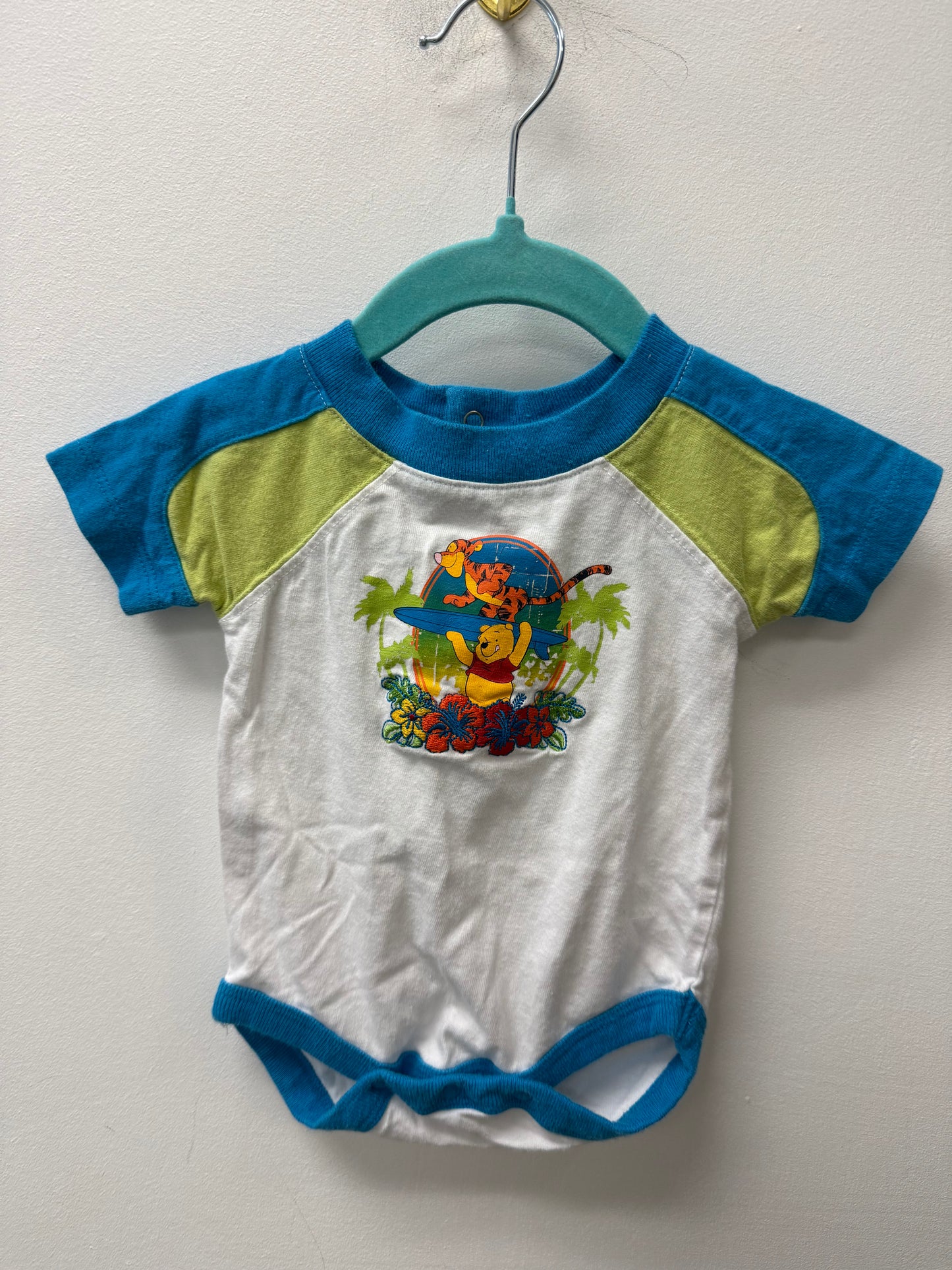 VINTAGE DISNEY WINNIE THE POOH ONESIE SIZE 3-6M