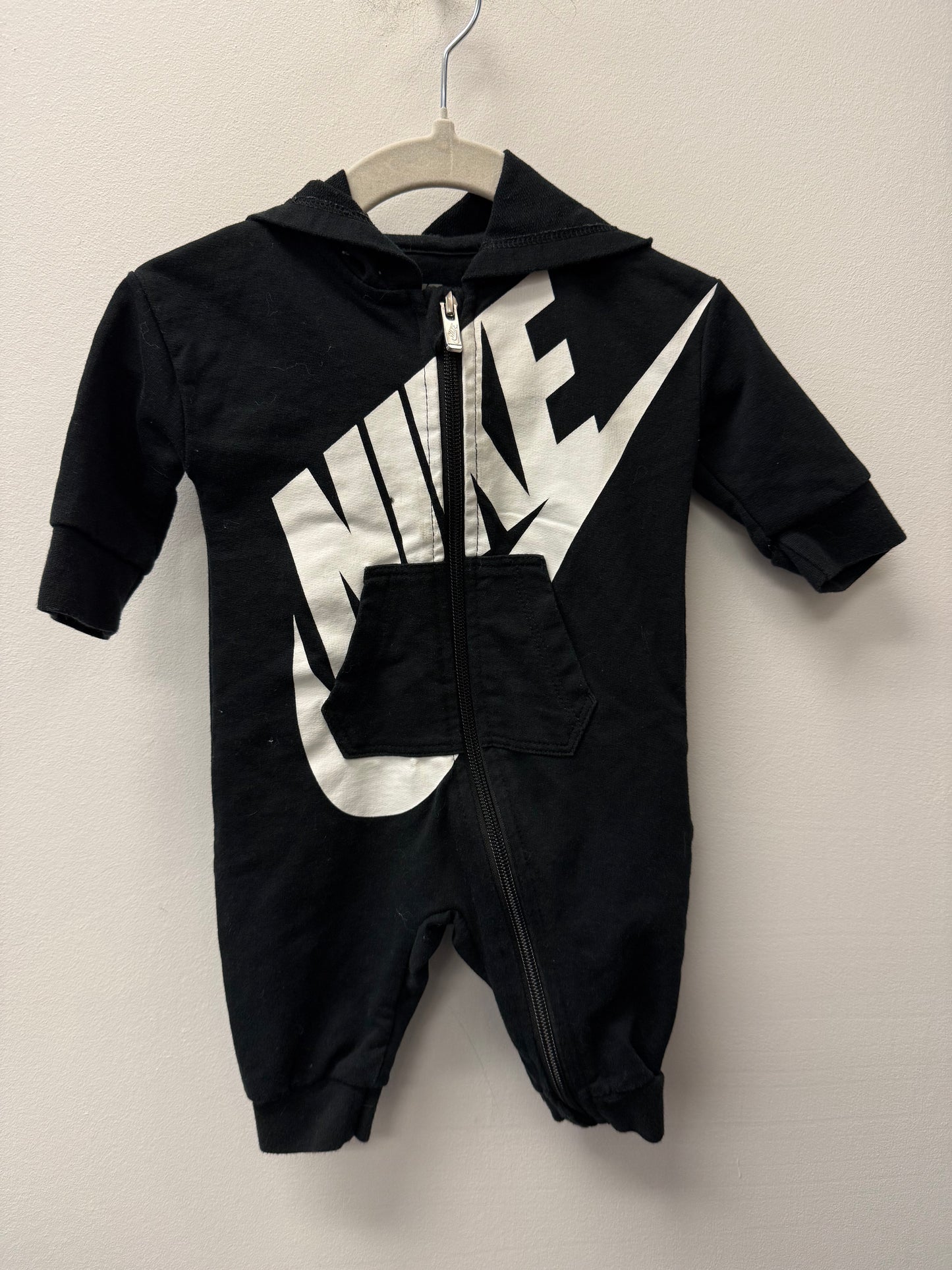 NIKE BLACK HOODED ONE PIECE SIZE 3M