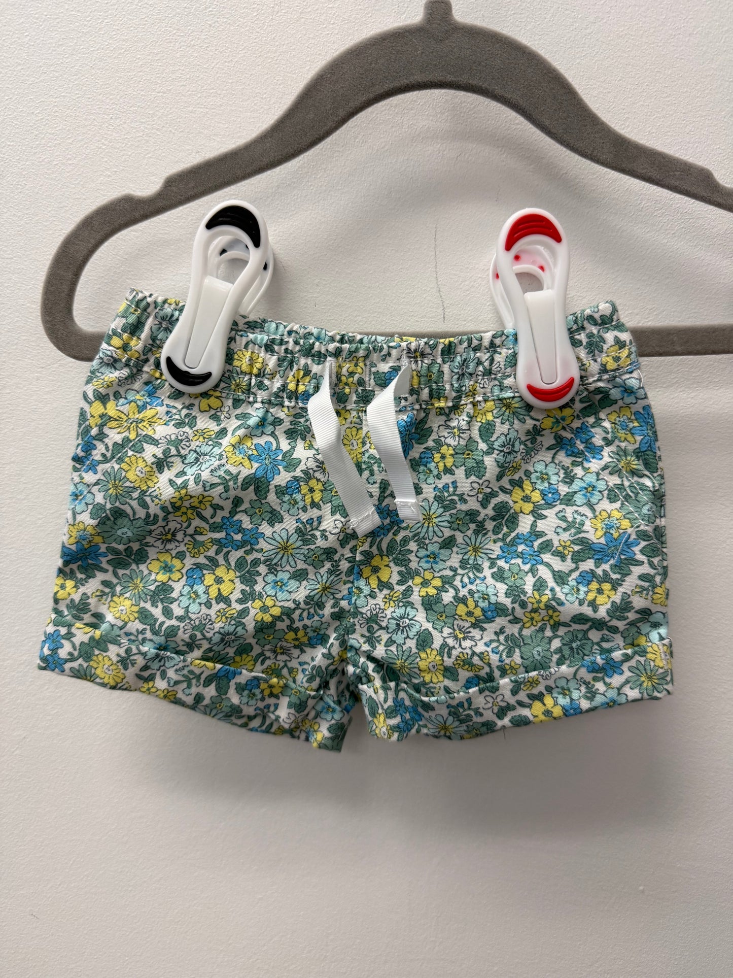 CARTERS FLORAL SHORTS SIZE NEWBORN