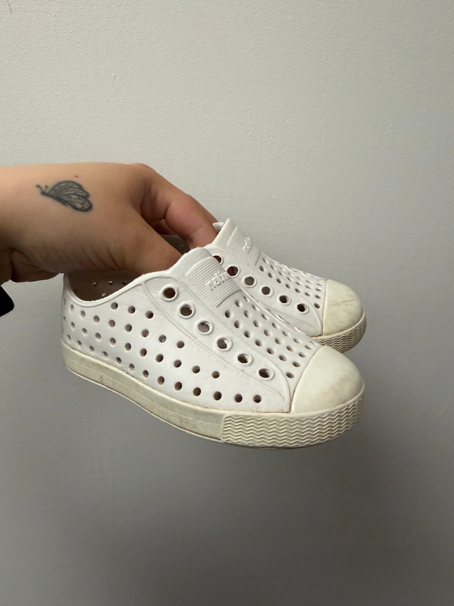 NATIVE SANDALS (WHITE) SIZE 6