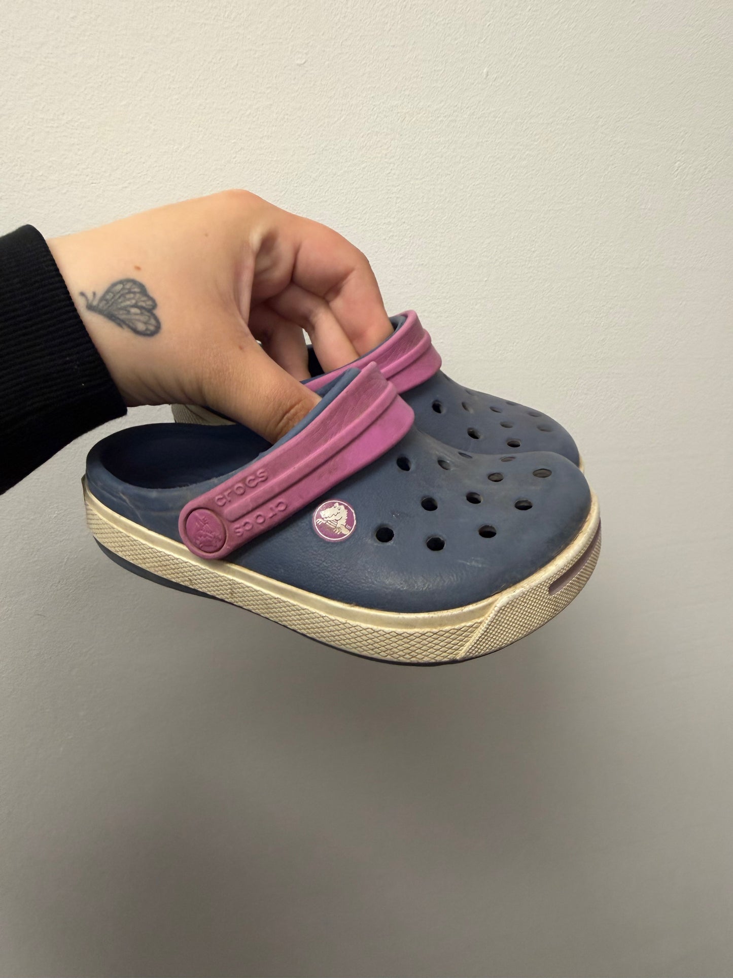 CROCS SIZE 7