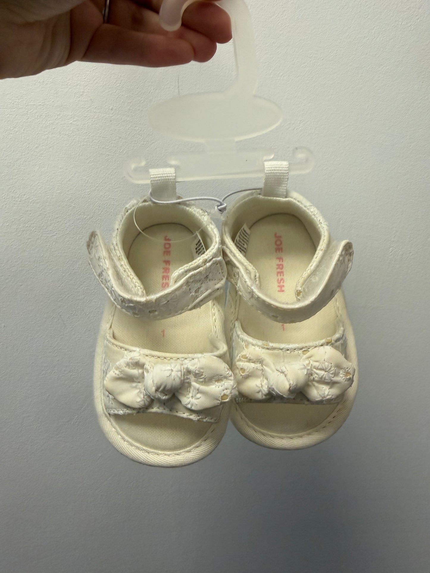 NEW JOE FRESH WHITE SANDALS SIZE 1