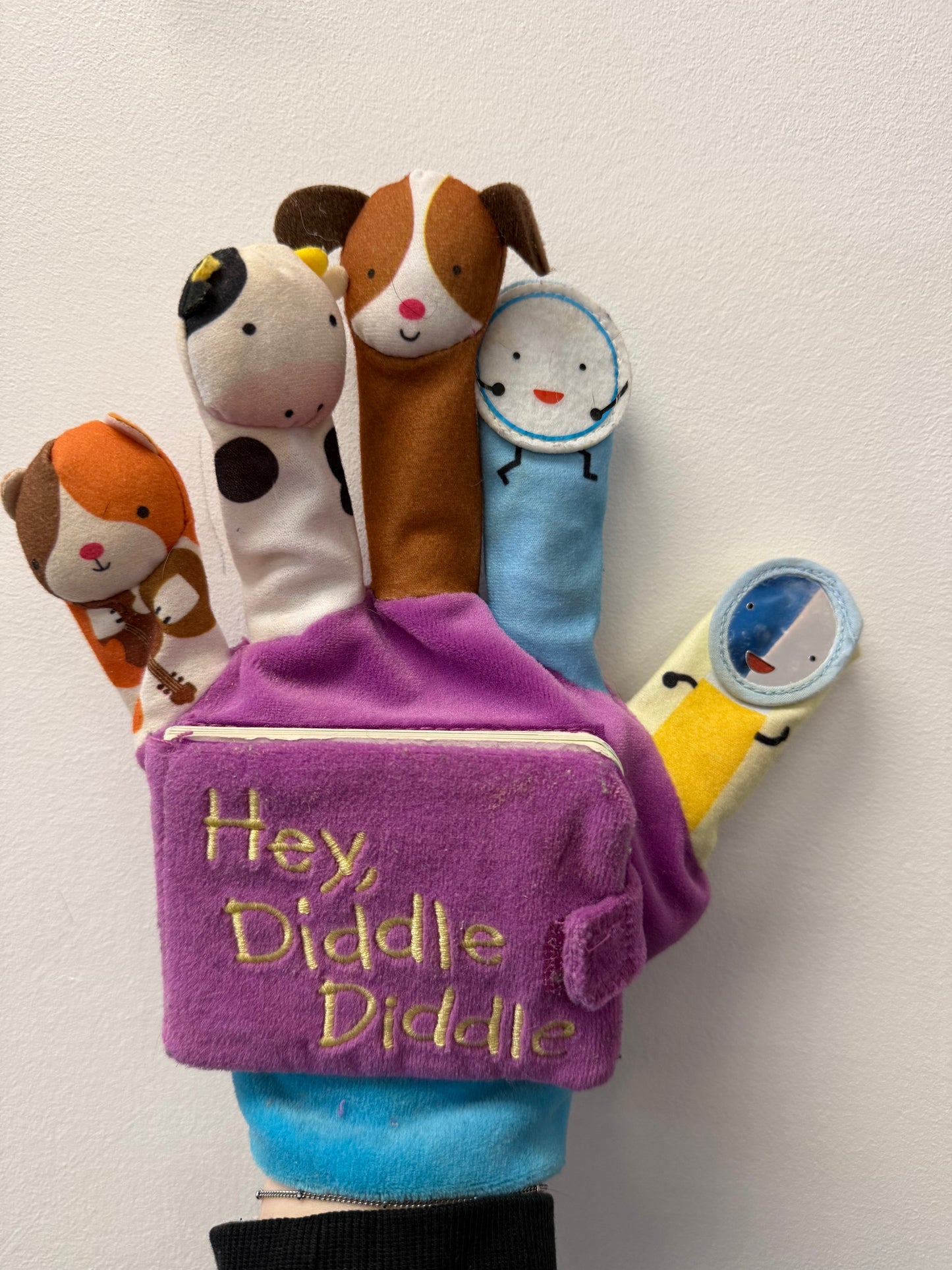 PUPPET BOOK