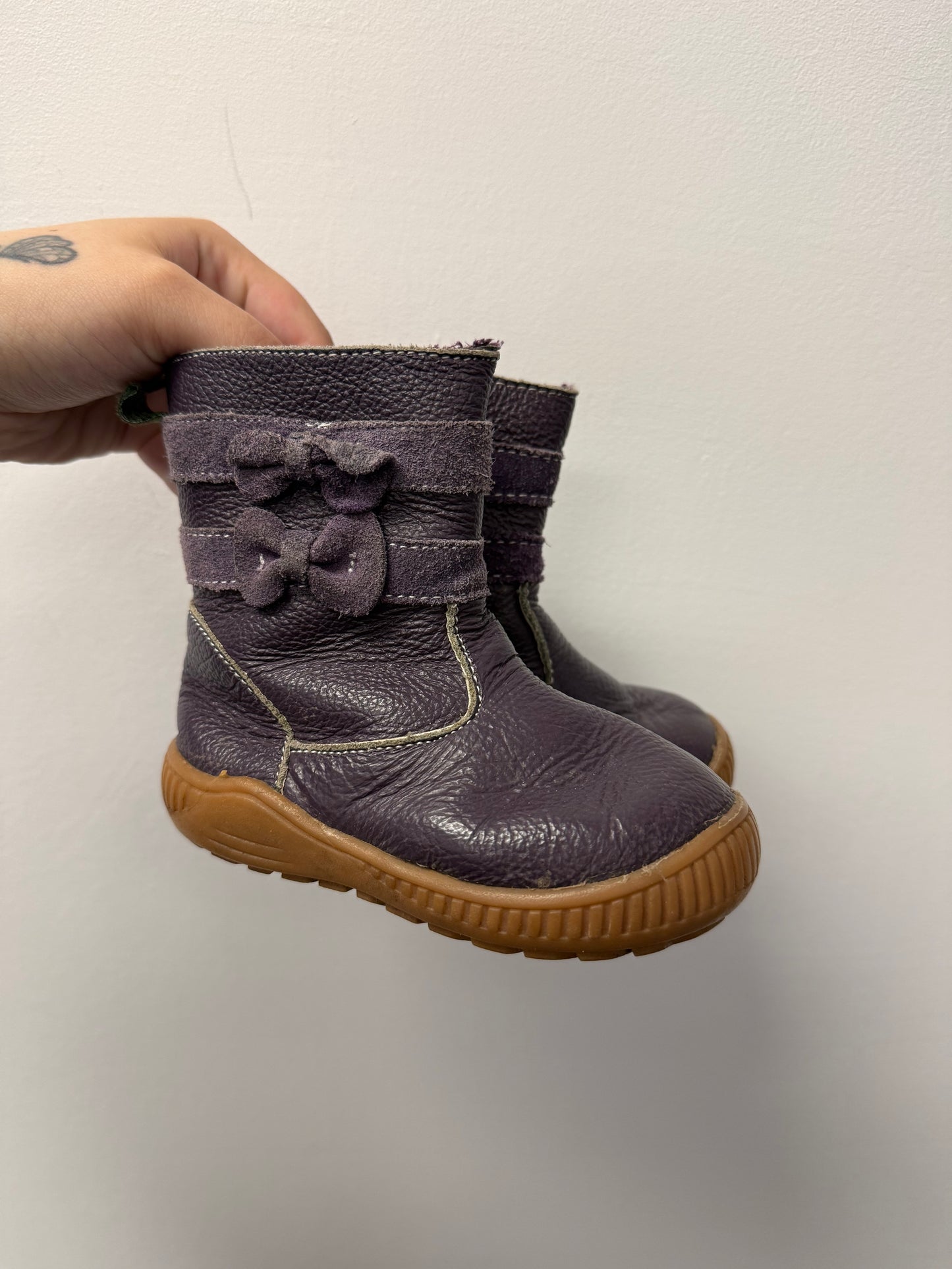 OUTBAK LEATHER BOOTS SIZE 6