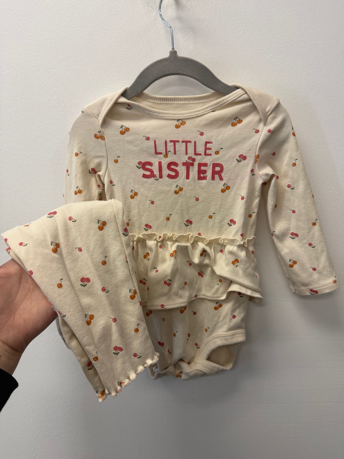 CARTERS LITTLE SISTER OUTFIT SIZE 12M
