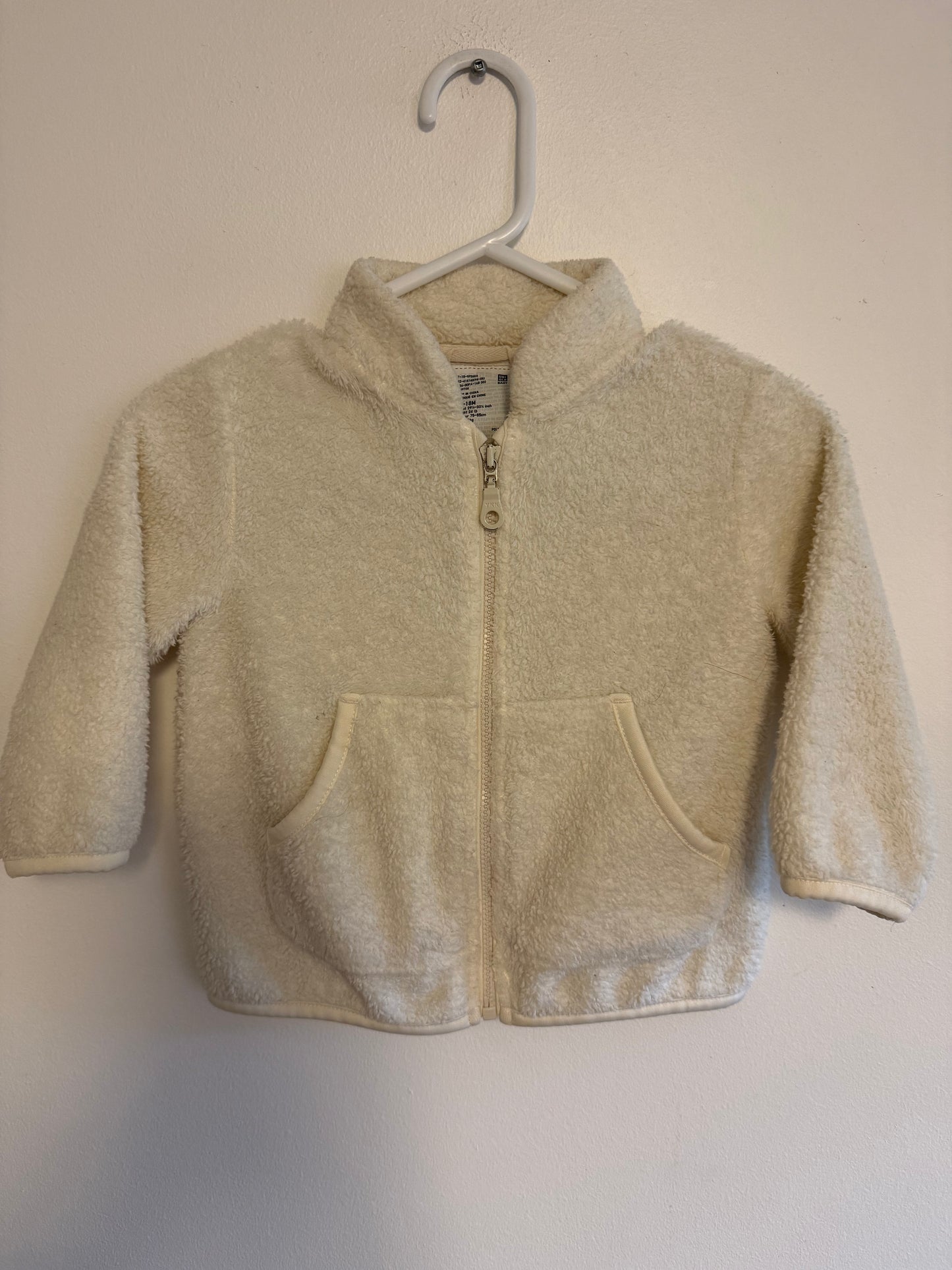 UNI BABY FUZZY SWEATER SIZE 12-18M