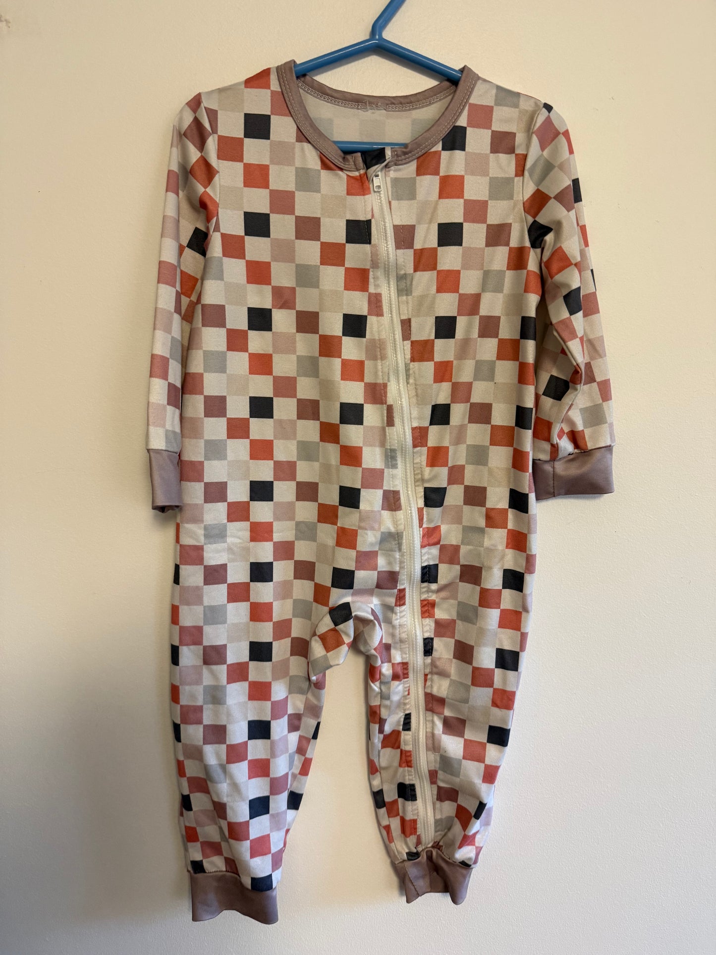 UNKNOWN BRAND CHECKERED SLEEPER SIZE 2T