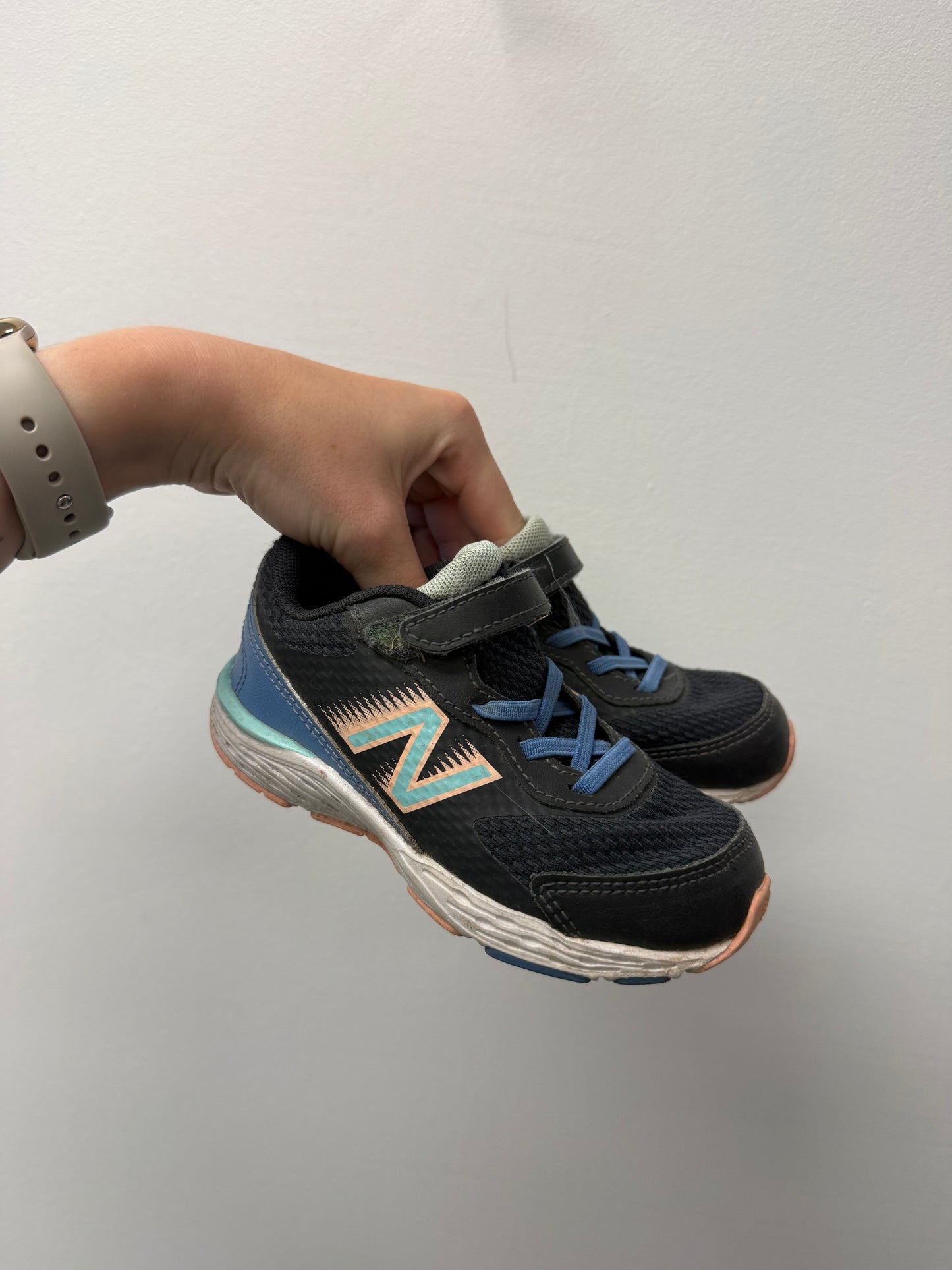 NEW BALANCE RUNNERS SIZE 8