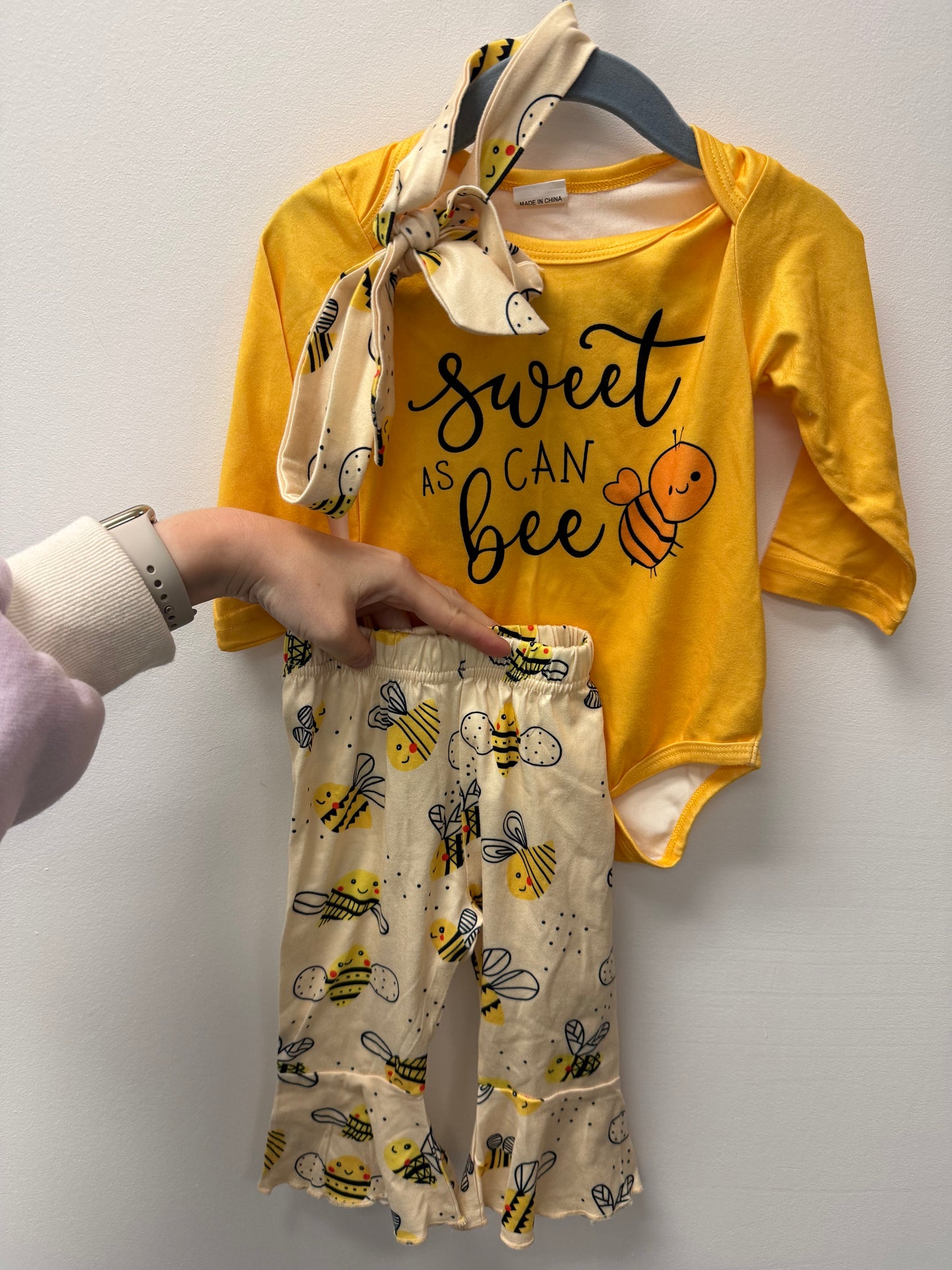 UNKNOWN BRAND BEE 3 PIECE OUTFIT SIZE 3-6M