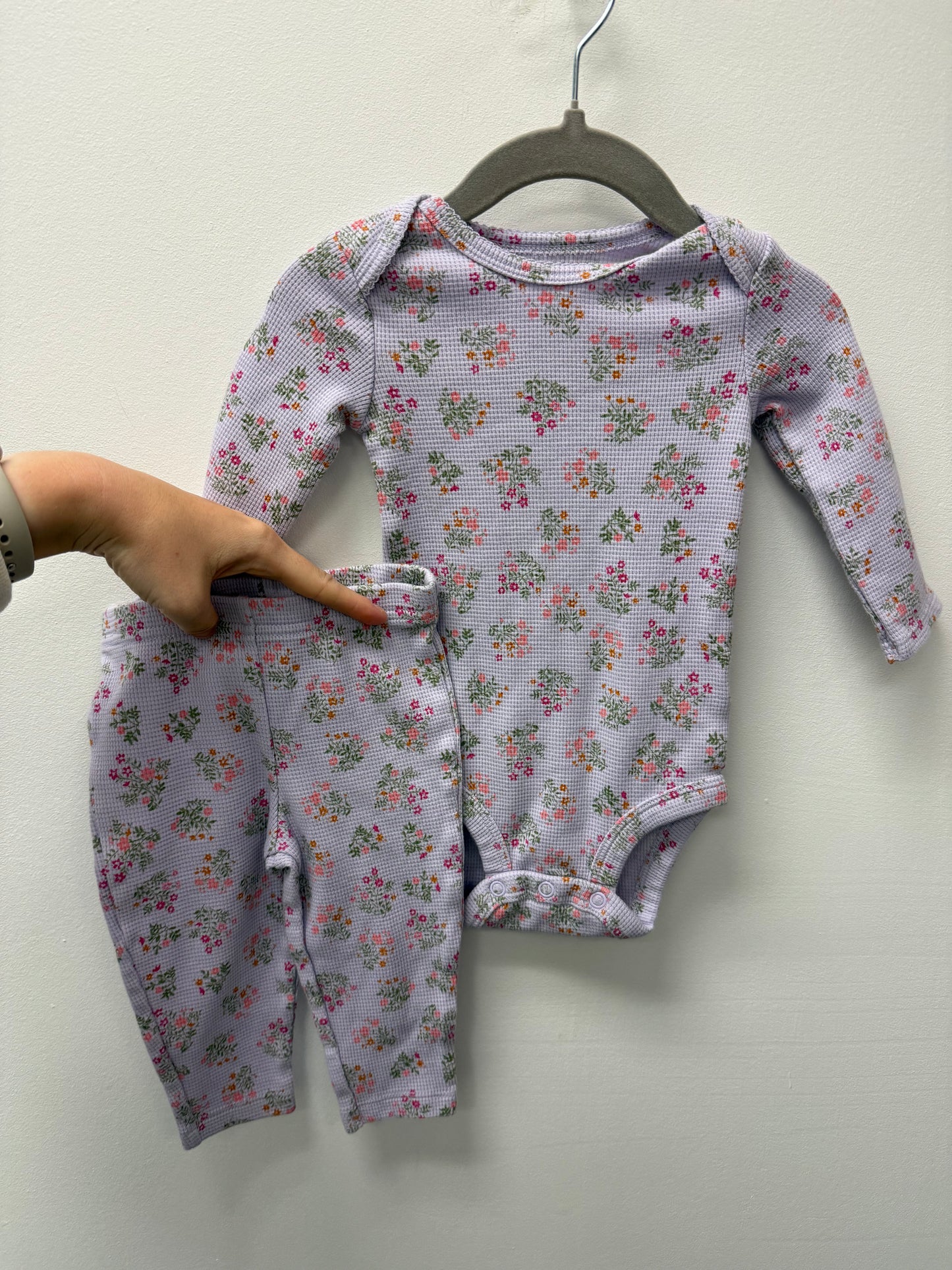 CARTERS RIBBED FLORAL ONESIE SET SIZE 3-6M