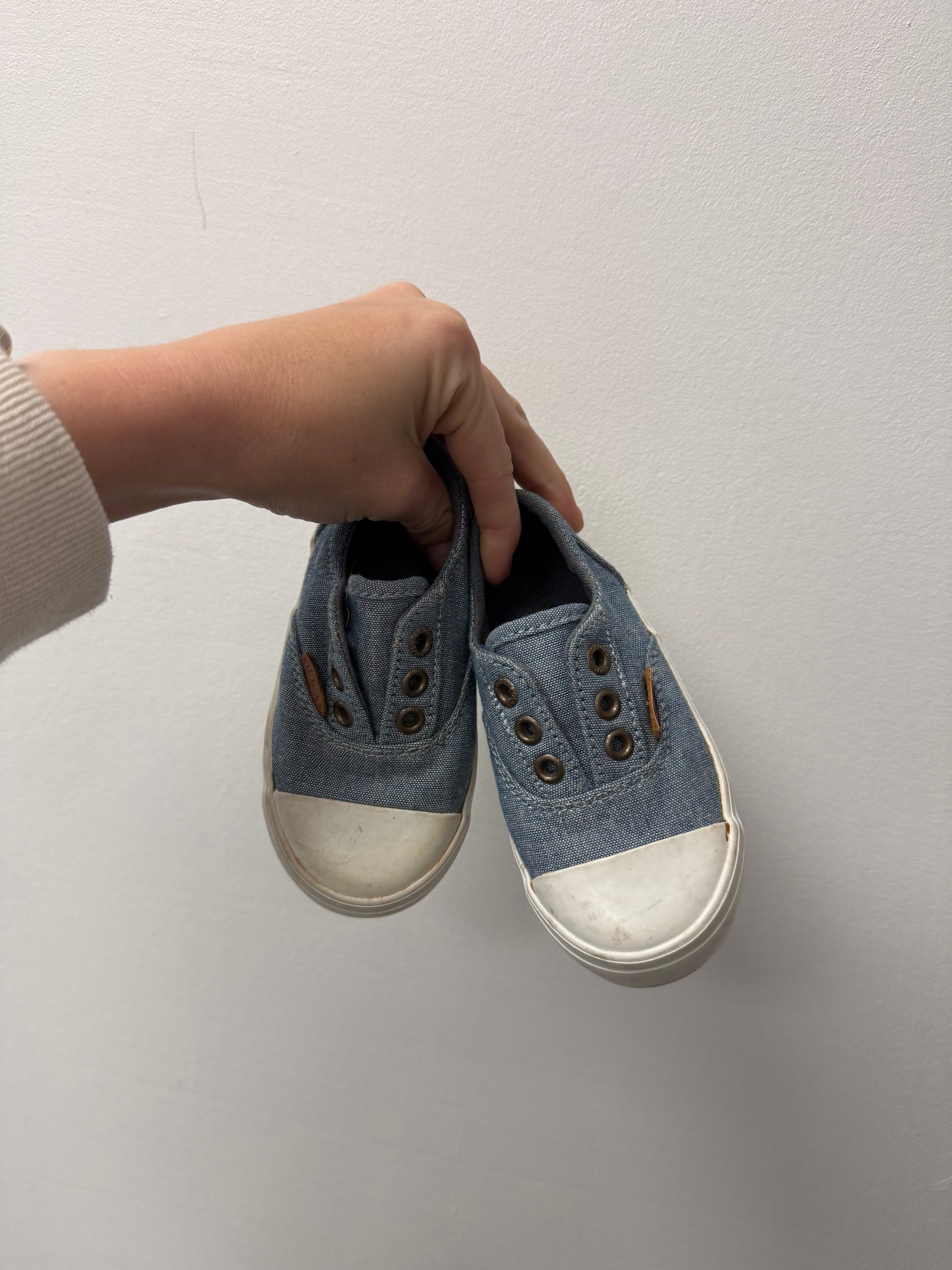 OLD NAVY SLIP ON SHOES SIZE 5