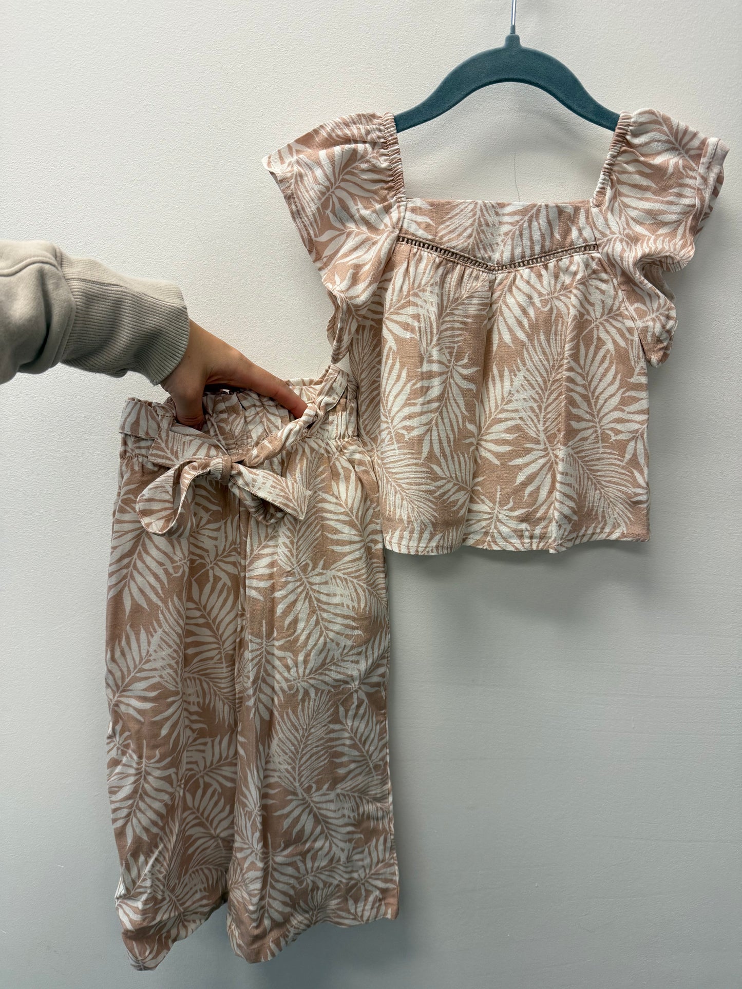 NEW GEORGE 2 PIECE WIDE LEGGED OUTFIT SIZE 2T