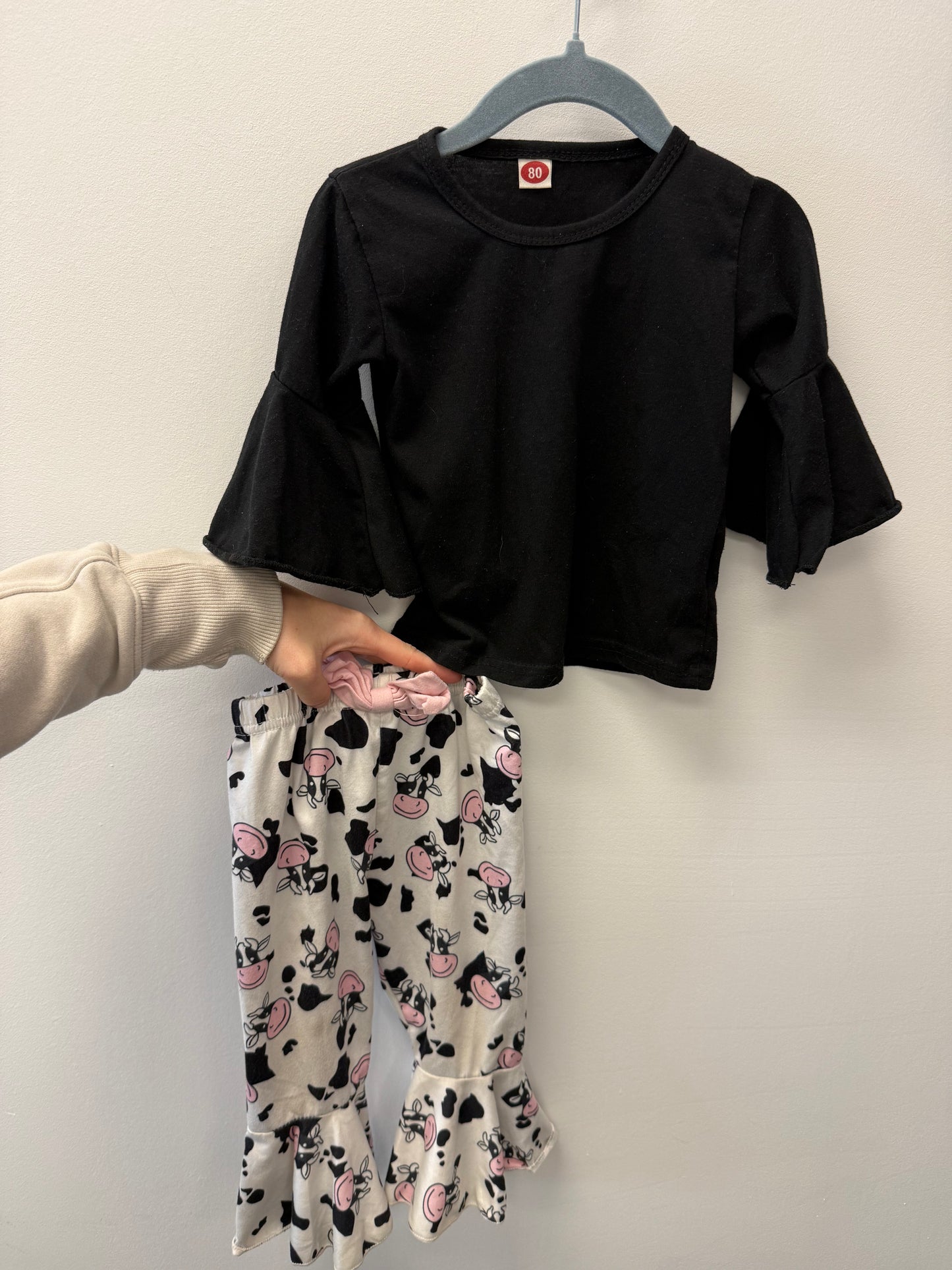 UNKNOWN BRAND COW OUTFIT SIZE 12-18M