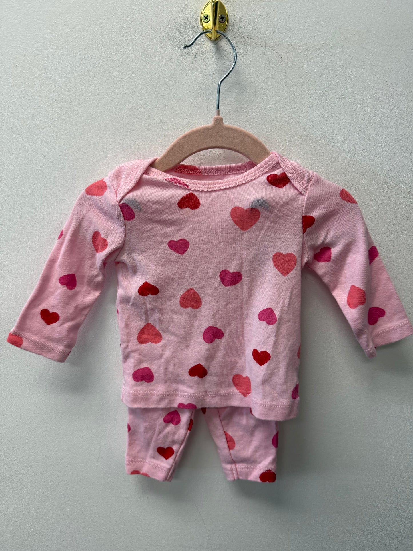 CARTERS HEARTS OUTFIT SIZE 0-3M