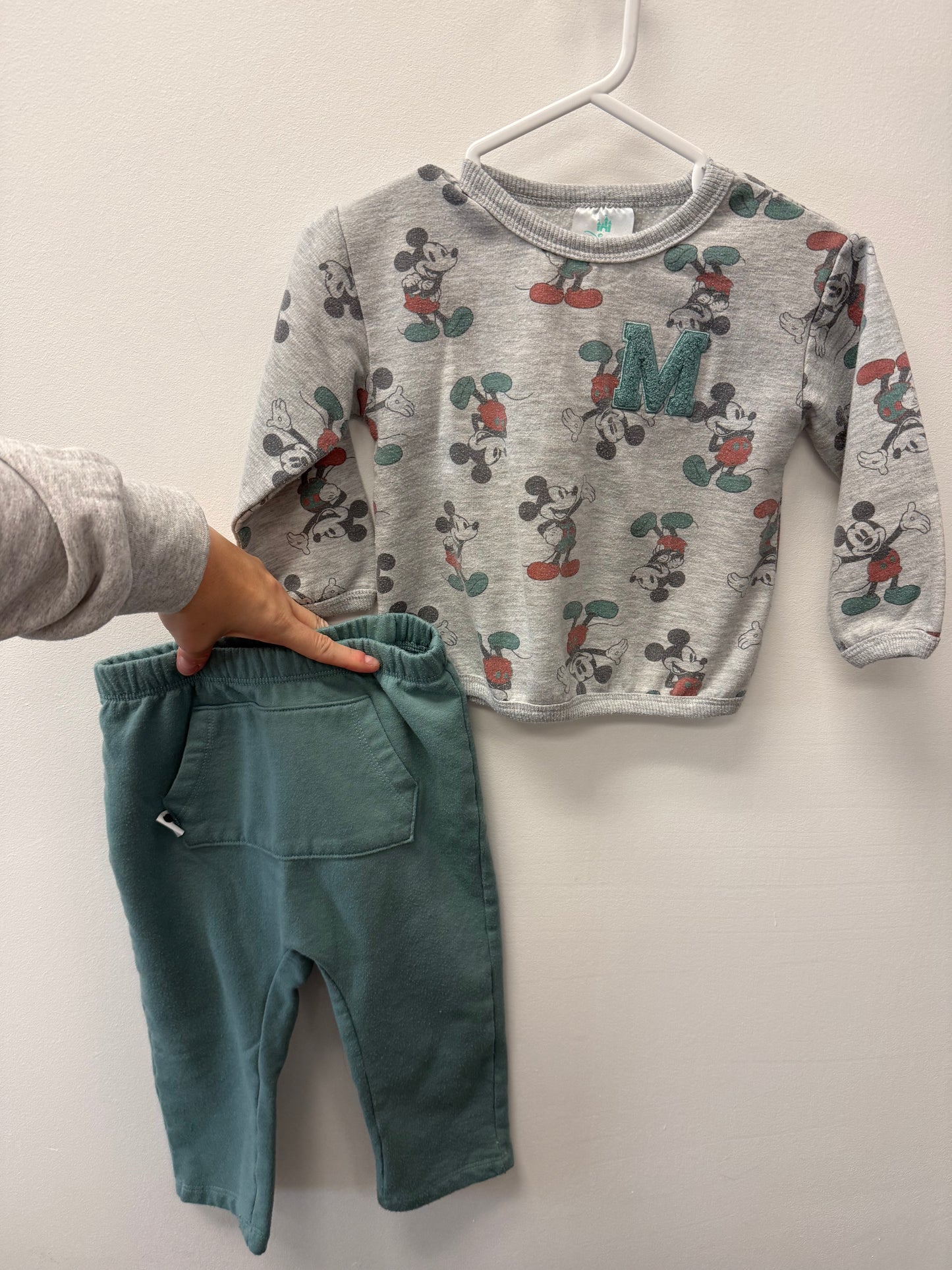 DISNEY 2 PIECE OUTFIT SIZE 18-24M