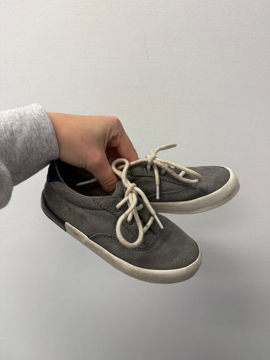 OLD NAVY TIE UP RUNNERS SIZE 9