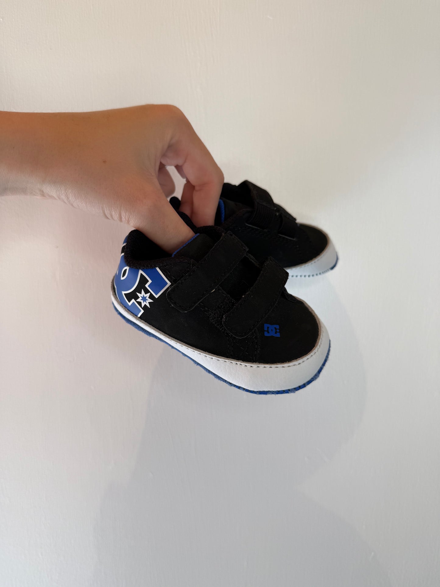 DC SHOES SIZE 2