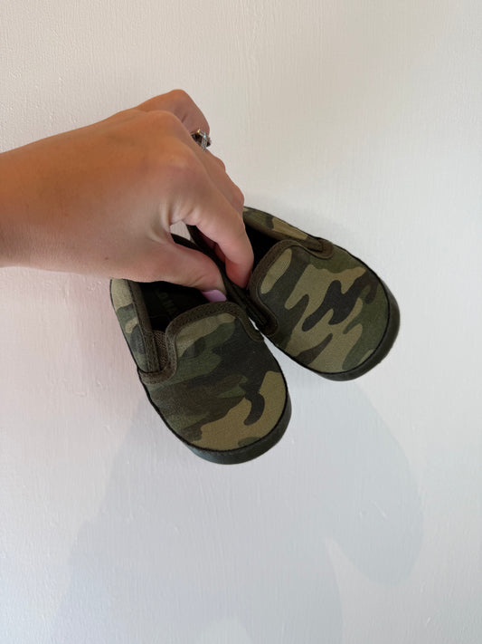 OLD NAVY CAMO SHOES 12-18M