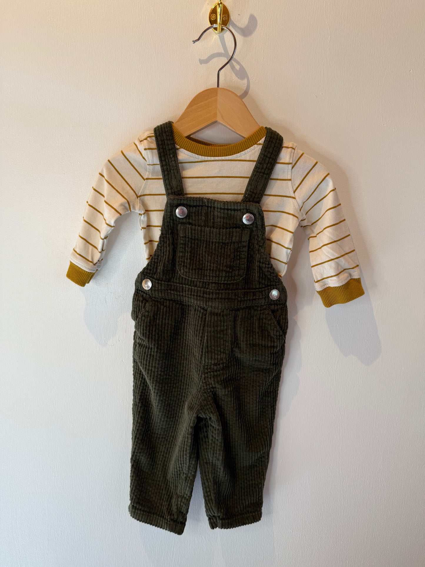 OLD NAVY 2 PIECE GREEN OVERALL SET 3-6M