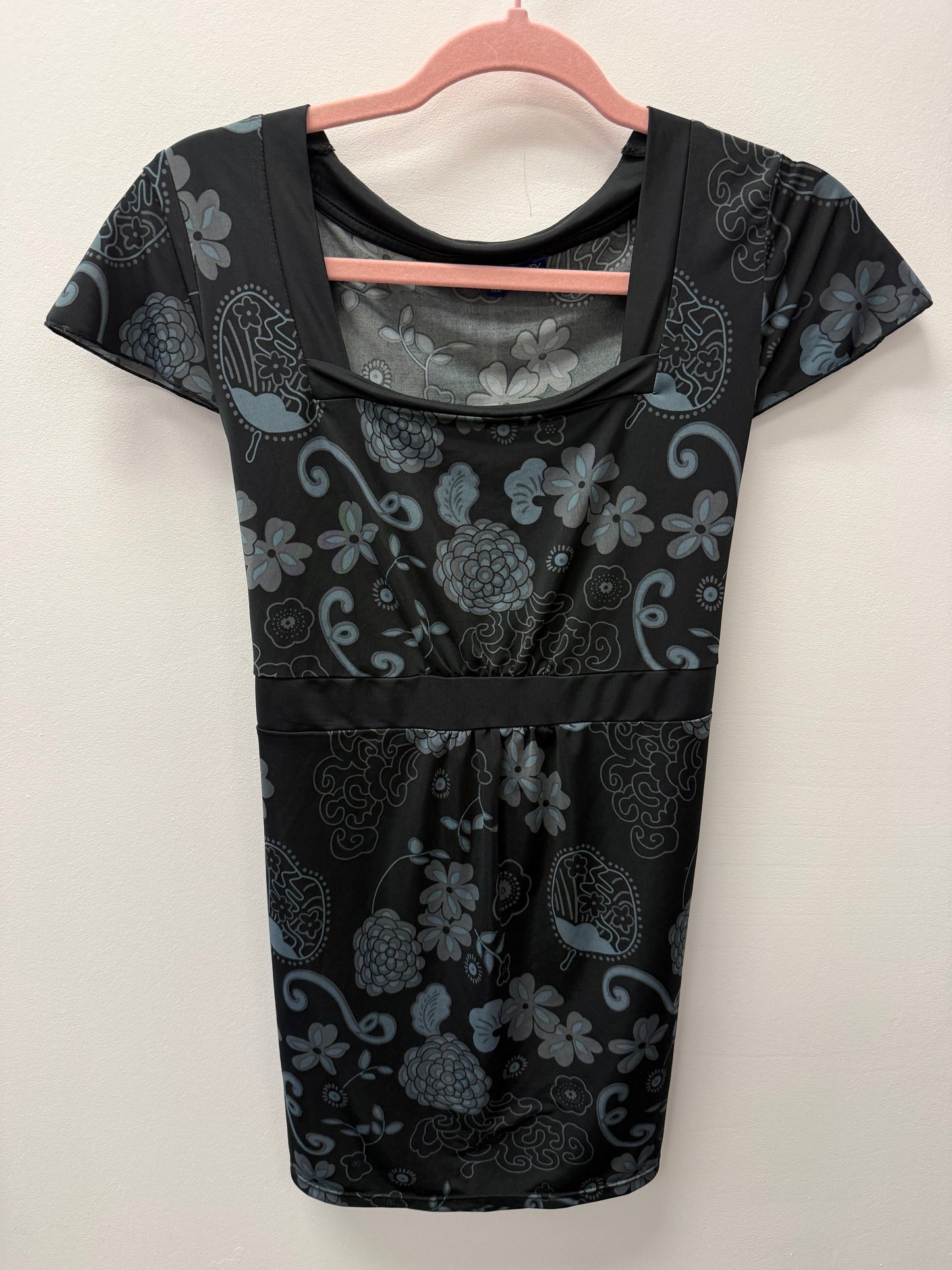 THYME MATERNITY SHIRT SIZE MEDIUM