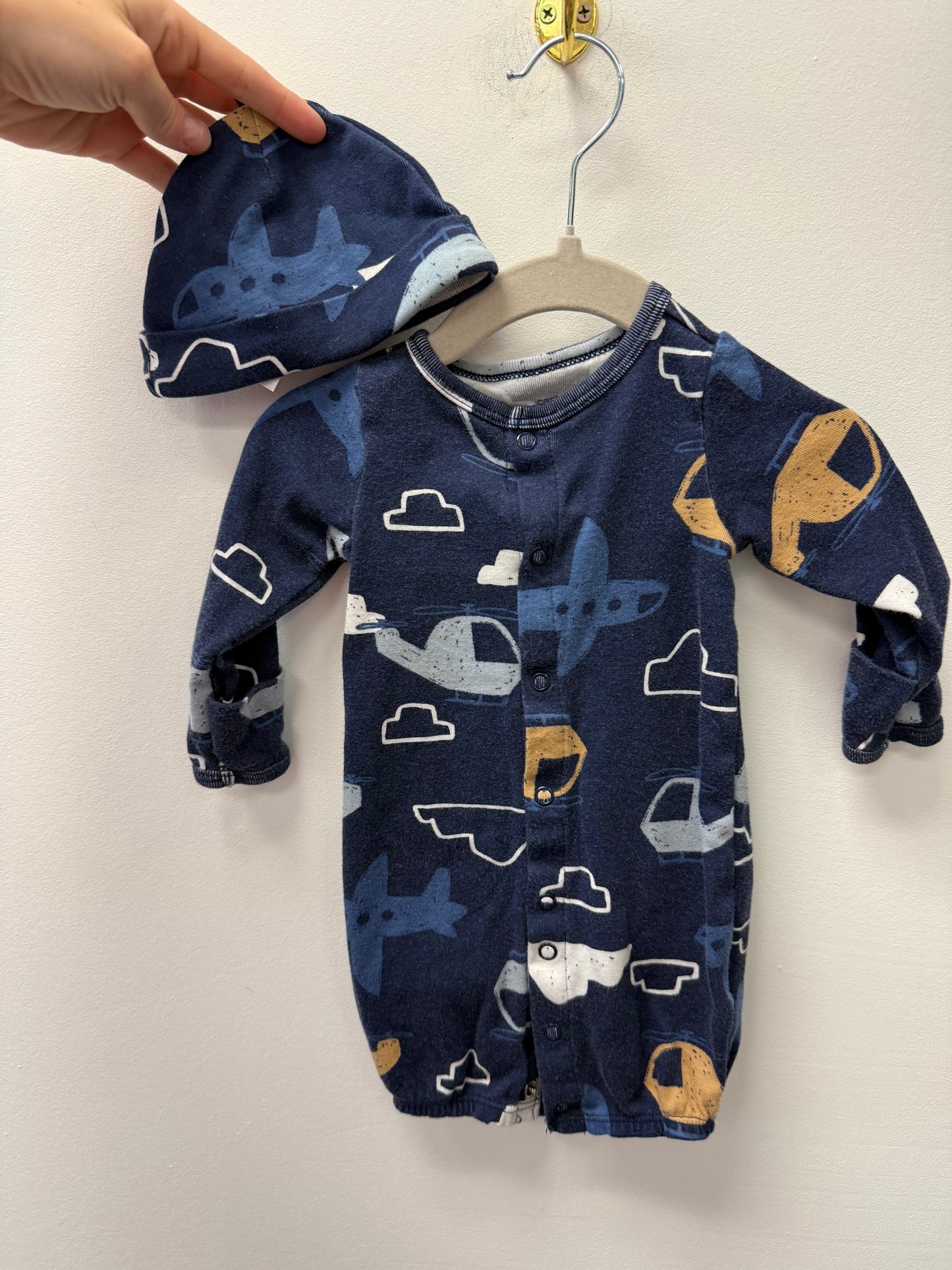 CARTERS NEWBORN SLEEPER & TOQUE