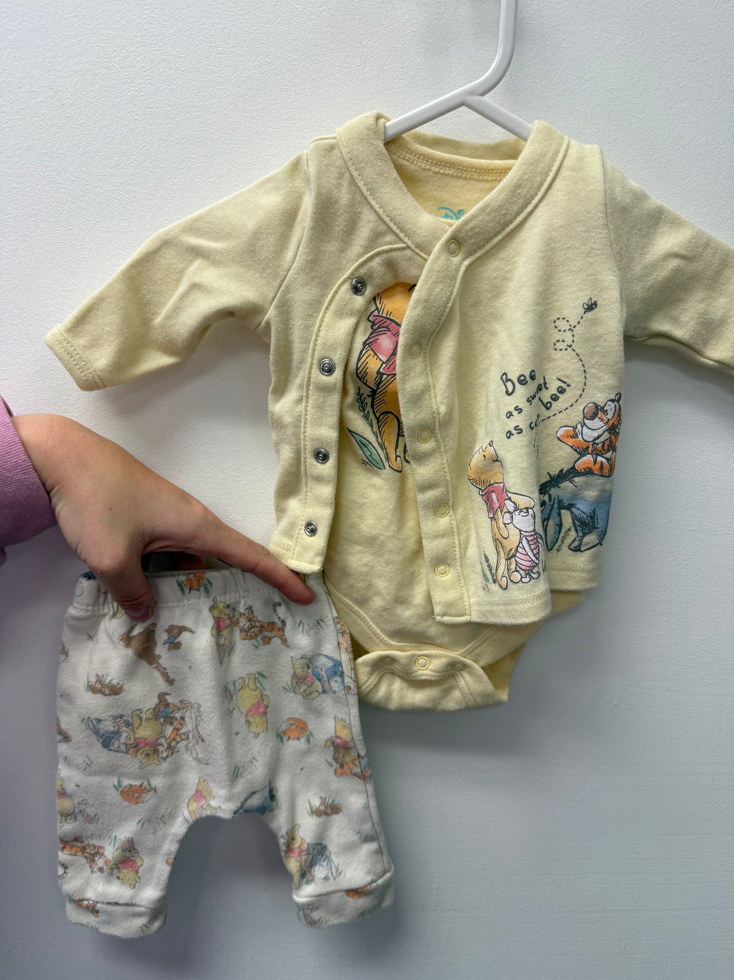 DISNEY 4 PIECE OUTFITS SIZE NEWBORN