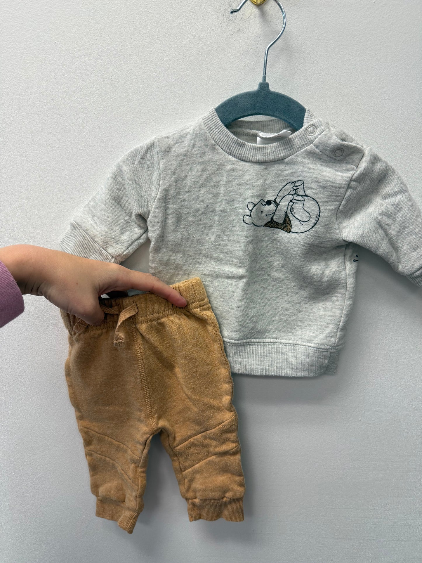 DISNEY WINNIE THE POOH OUTFIT SIZE NEWBORN
