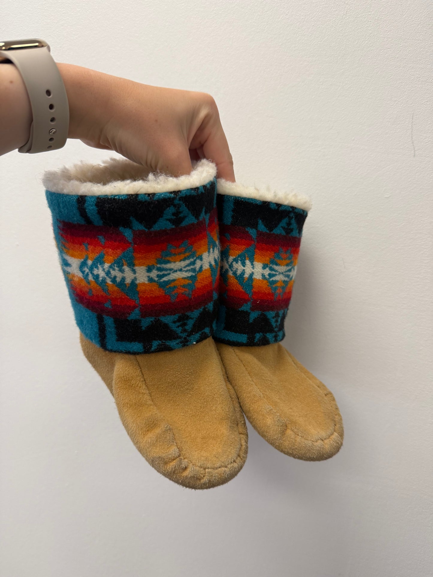 MOCCASINS SIZE 7
