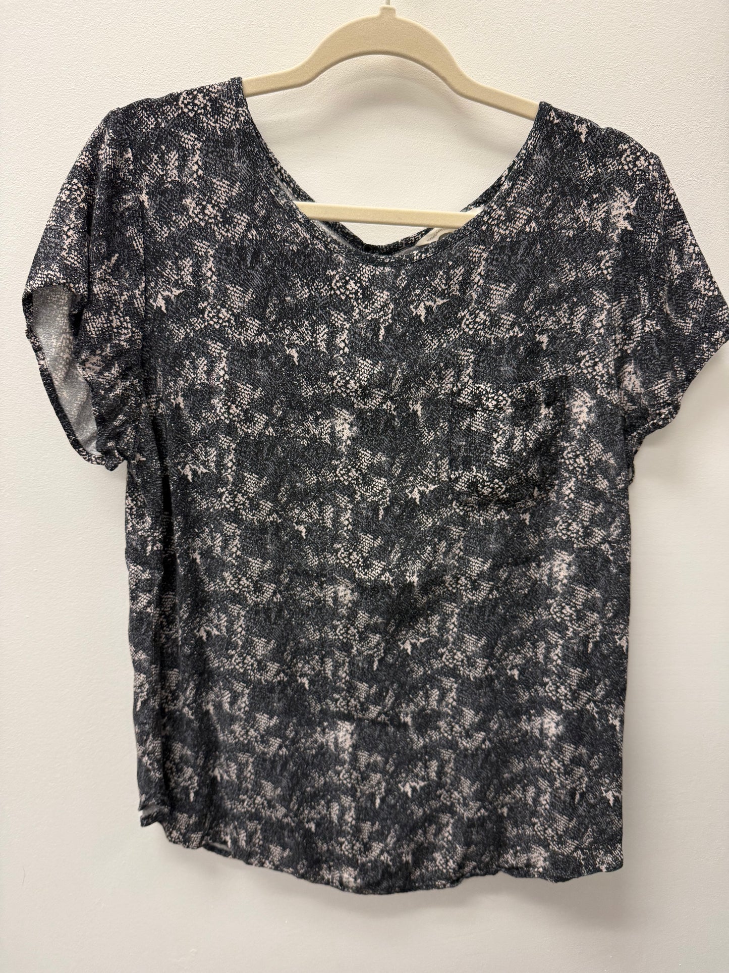 H&M MATERNITY SHIRT SIZE LARGE